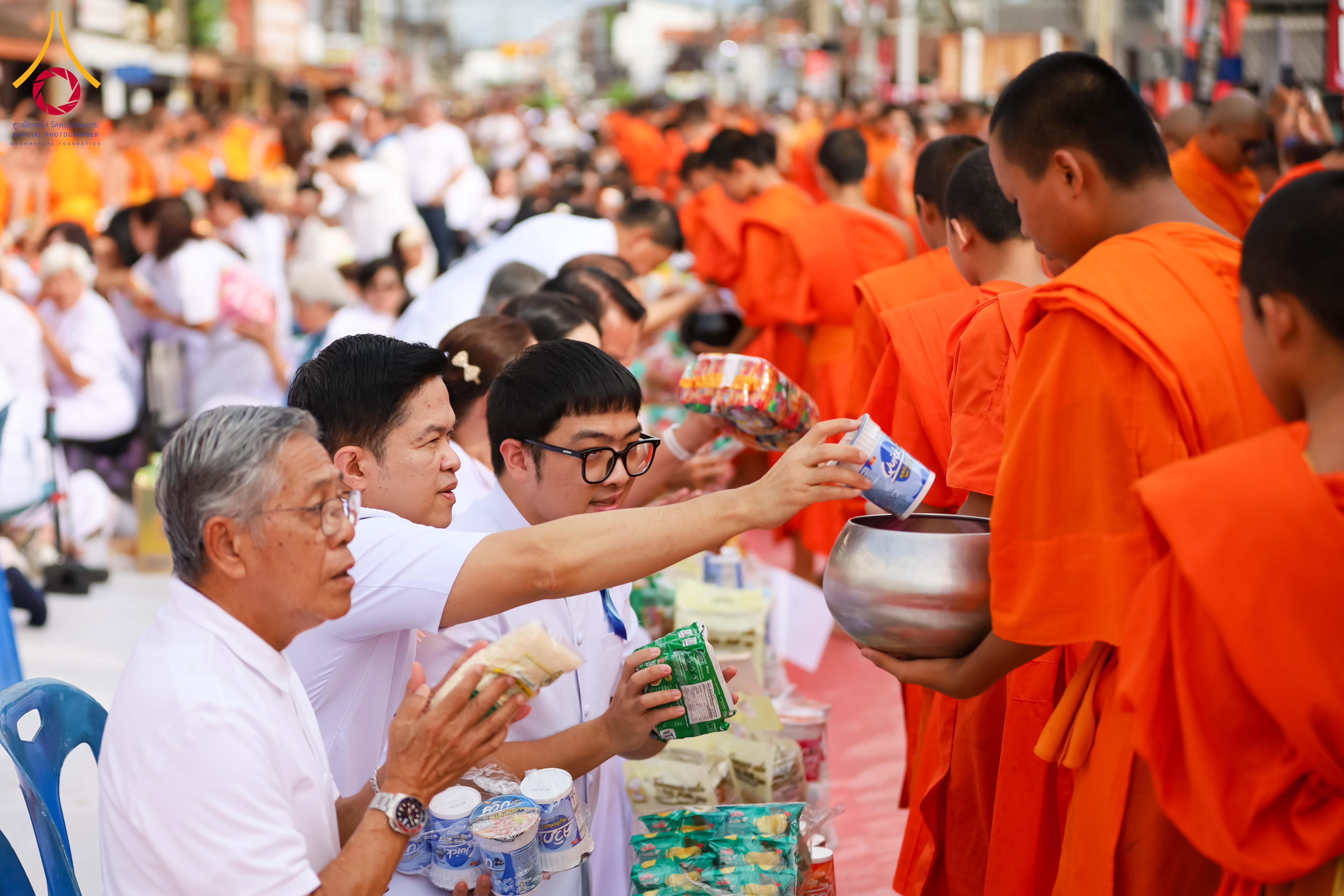 พิธีตักบาตรพระ 1,345 รูป ฉลองครบรอบ 345 ปี เมืองสันกำแพง