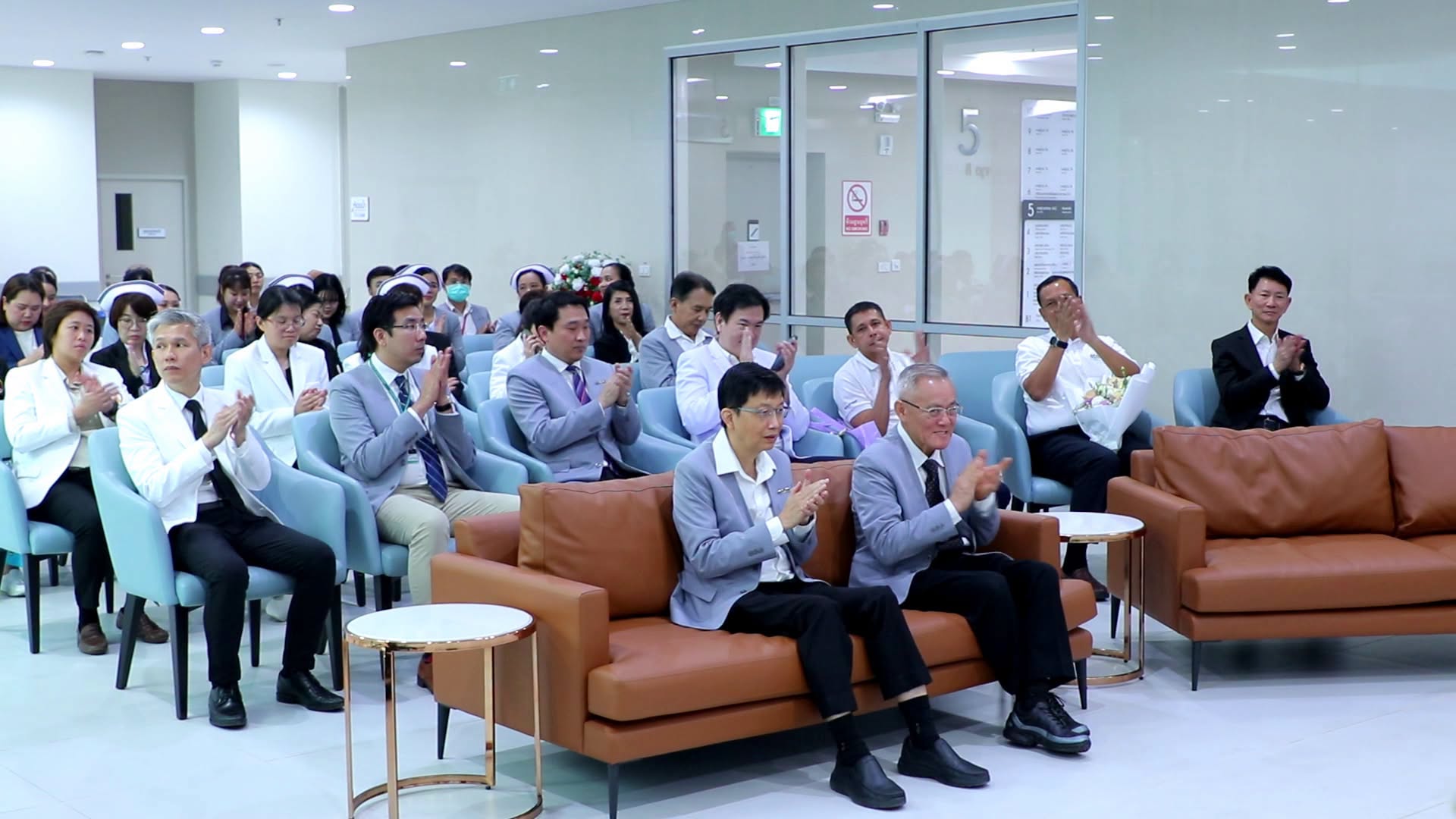 Wat Phra Dhammakaya donates 40 million baht to Thammasat Advanced Medical Center