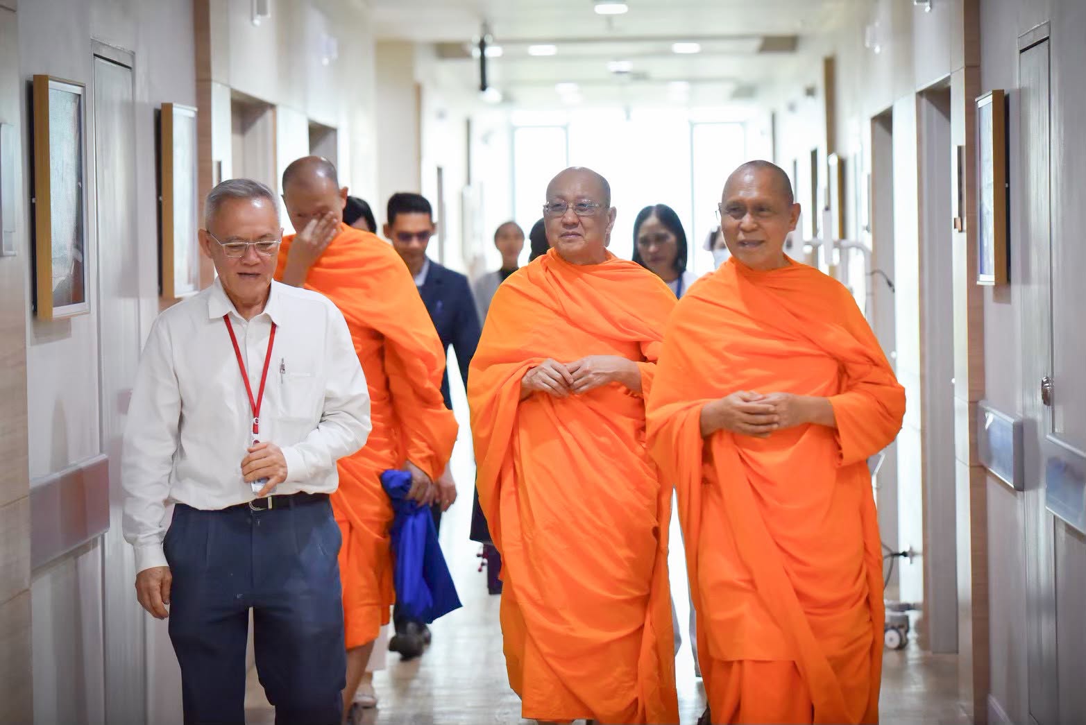 Wat Phra Dhammakaya donates 40 million baht to Thammasat Advanced Medical Center
