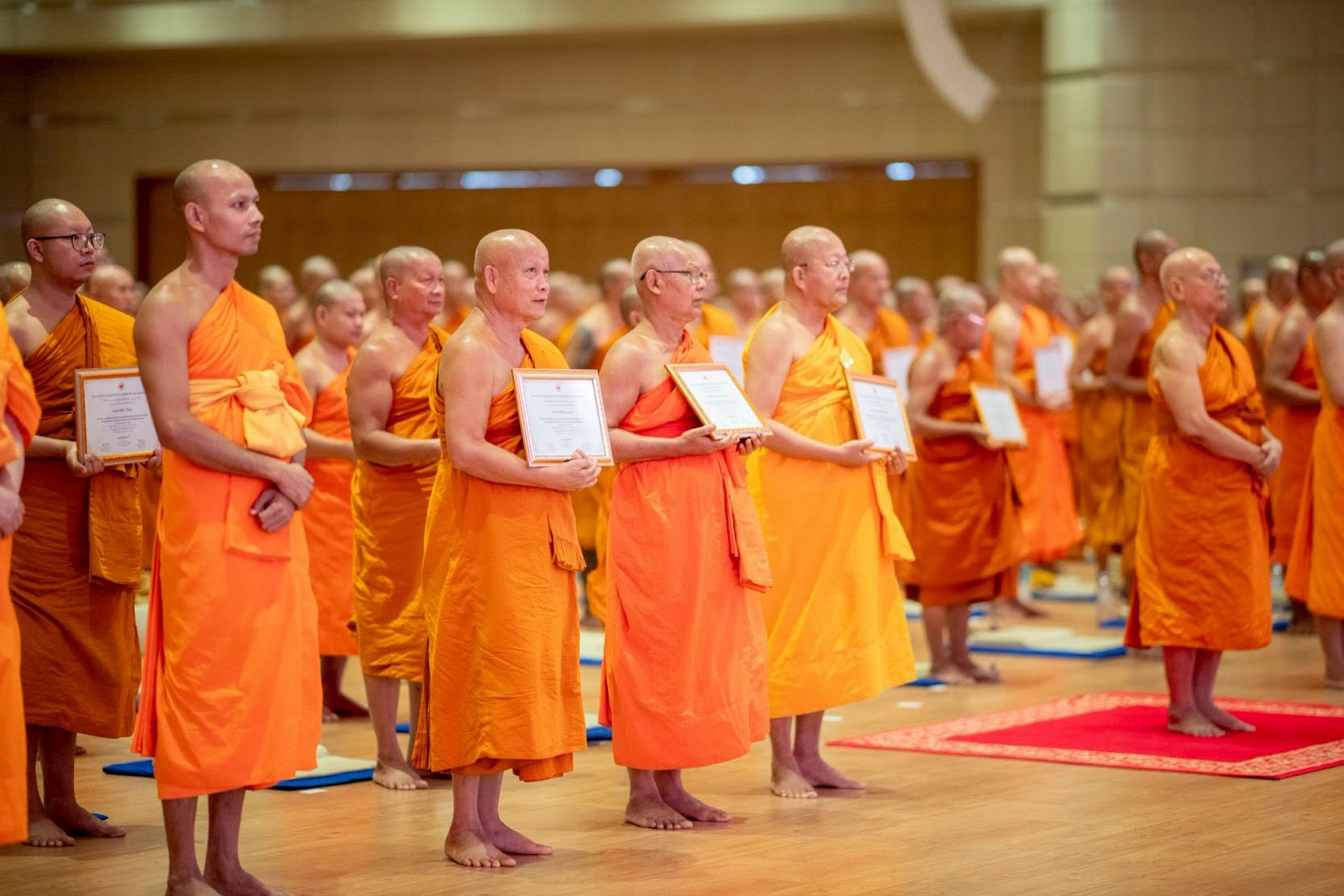 พระพรหมวชิรานุวัตร มอบประกาศนียบัตรแด่พระสังฆาธิการกว่า 1,200 รูป
