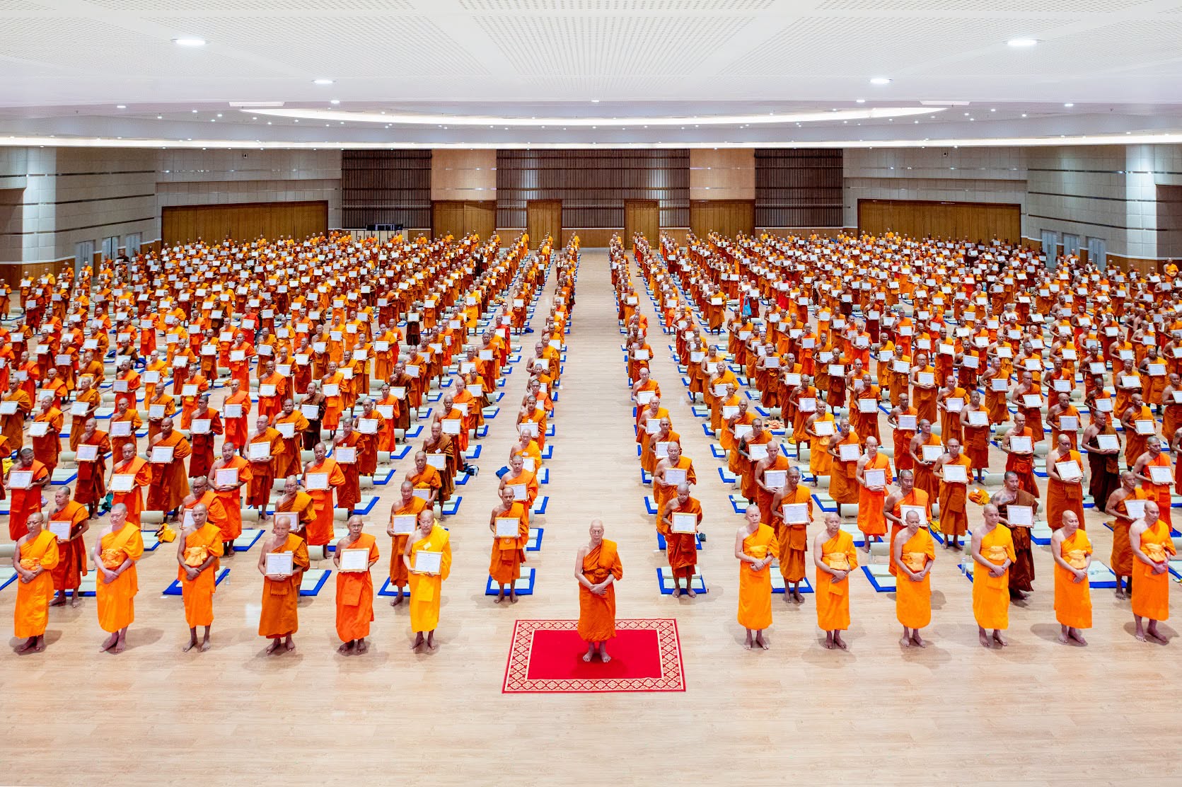 พระพรหมวชิรานุวัตร มอบประกาศนียบัตรแด่พระสังฆาธิการกว่า 1,200 รูป