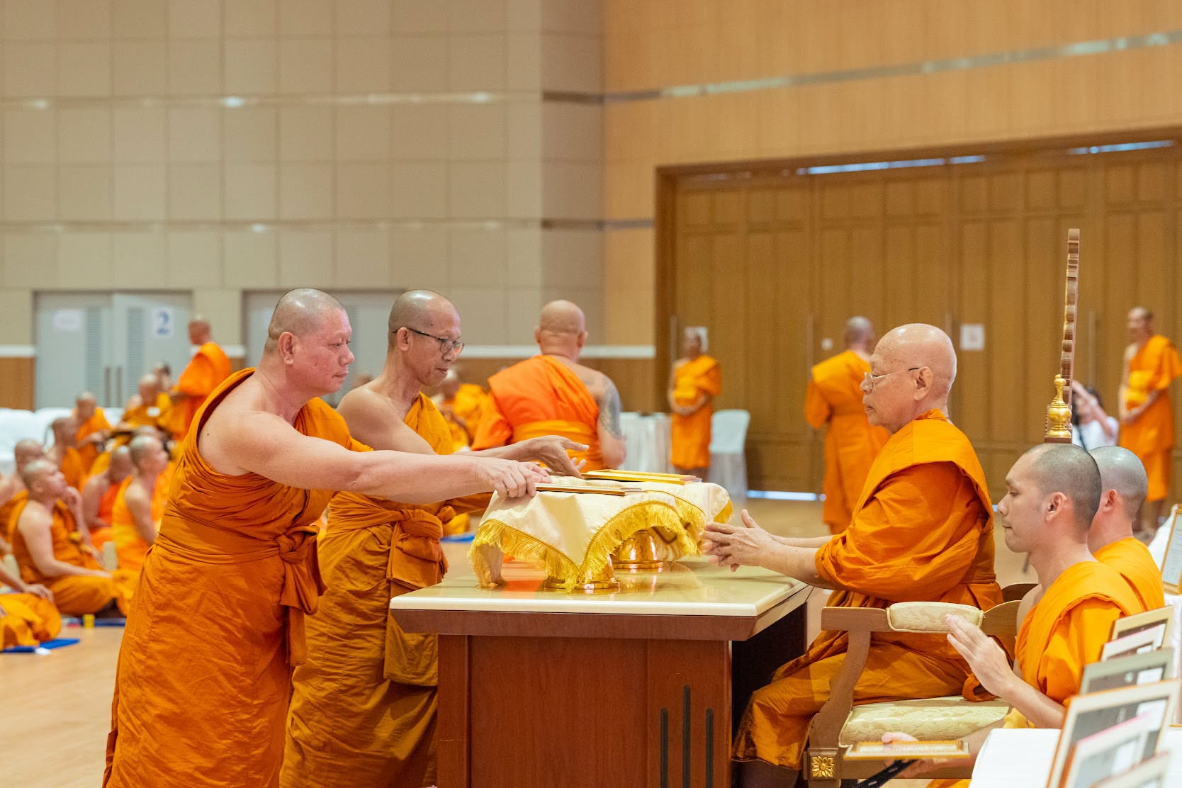 พระพรหมวชิรานุวัตร มอบประกาศนียบัตรแด่พระสังฆาธิการกว่า 1,200 รูป