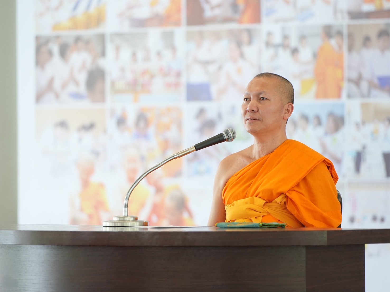 พิธีมอบประกาศนียบัตรแก่พระภิกษุ-สามเณรผู้สอบได้นักธรรมชั้นเอก และผู้สอบผ่านธรรมศึกษา ตรี โท เอก