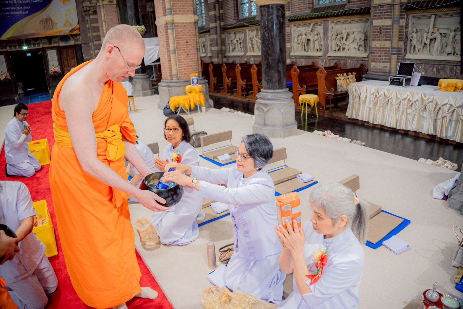 วัดพระธรรมกายเนเธอร์แลนด์ จัดงานบุญบูชาข้าวพระ