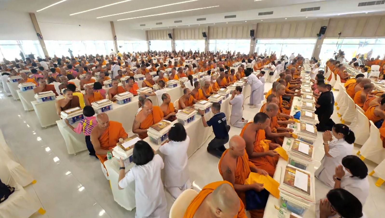 วัดพระธรรมกาย จัดถวายมหาสังฆทาน 323 วัด 4 จังหวัดชายแดนภาคใต้ ปีที่ 22 ครั้งที่ 186