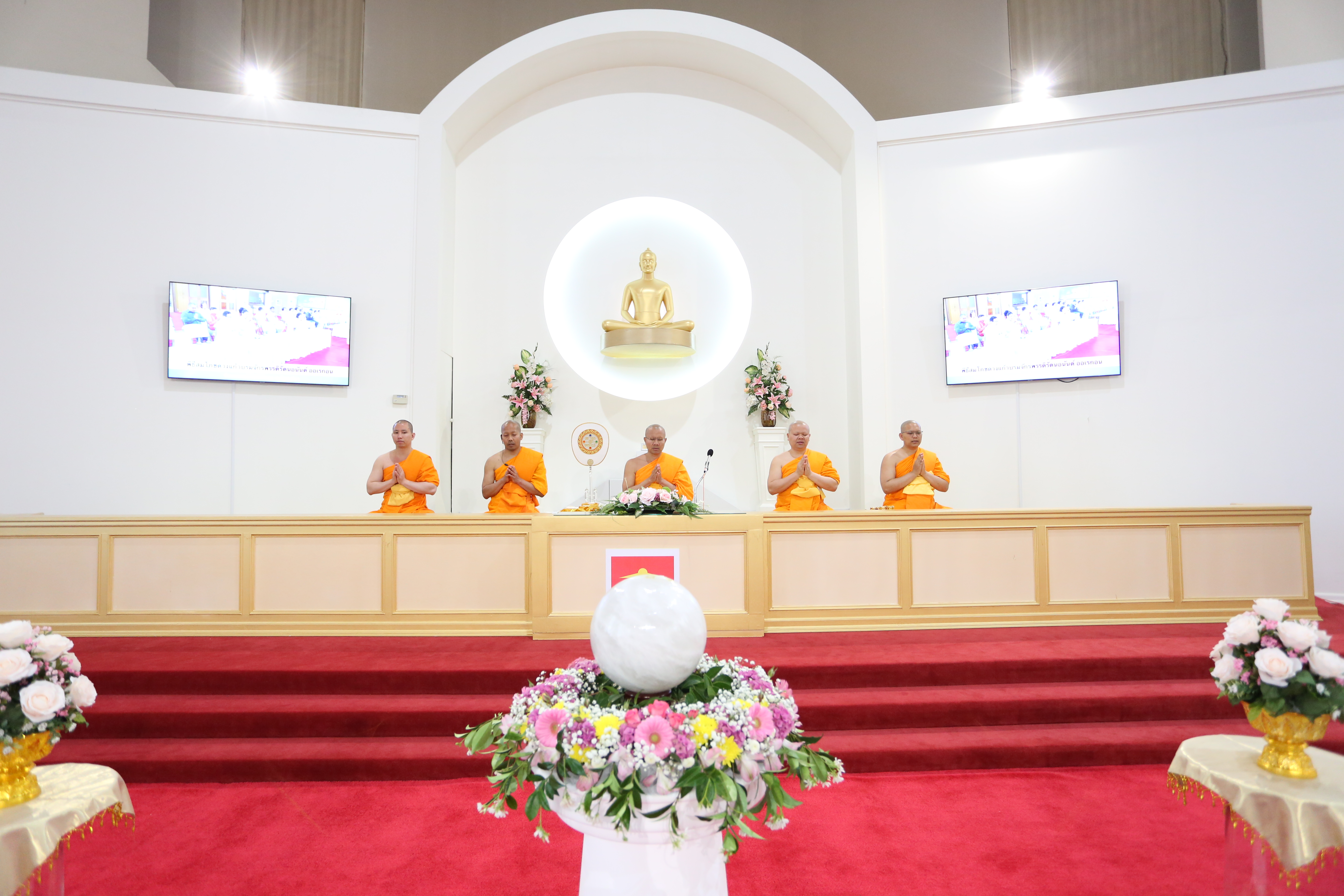วัดพระธรรมกายออเรกอน จัดพิธีสมโภชดวงแก้วบรมจักรพรรดิรัตนอนันต์ ออเรกอน