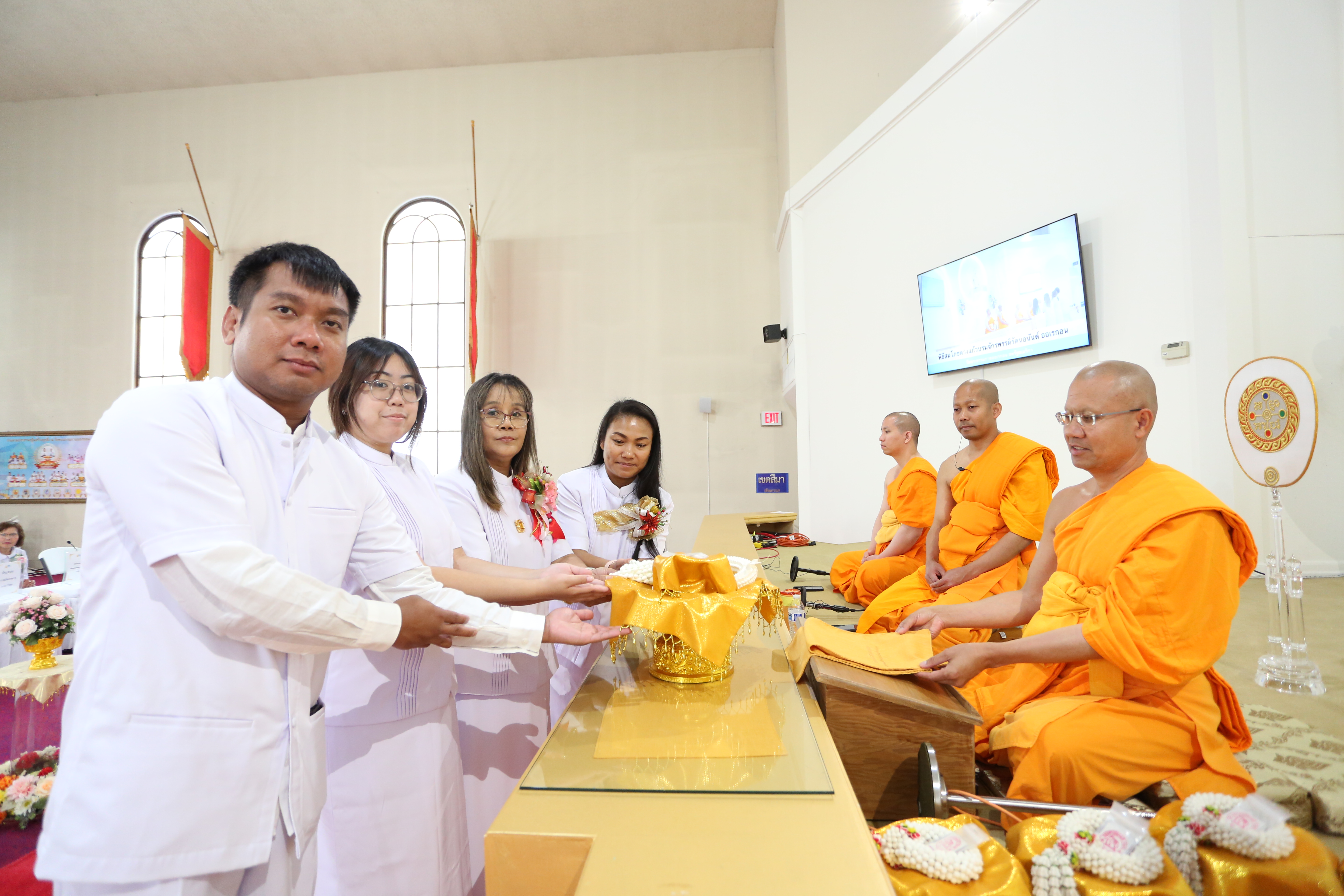 วัดพระธรรมกายออเรกอน จัดพิธีสมโภชดวงแก้วบรมจักรพรรดิรัตนอนันต์ ออเรกอน