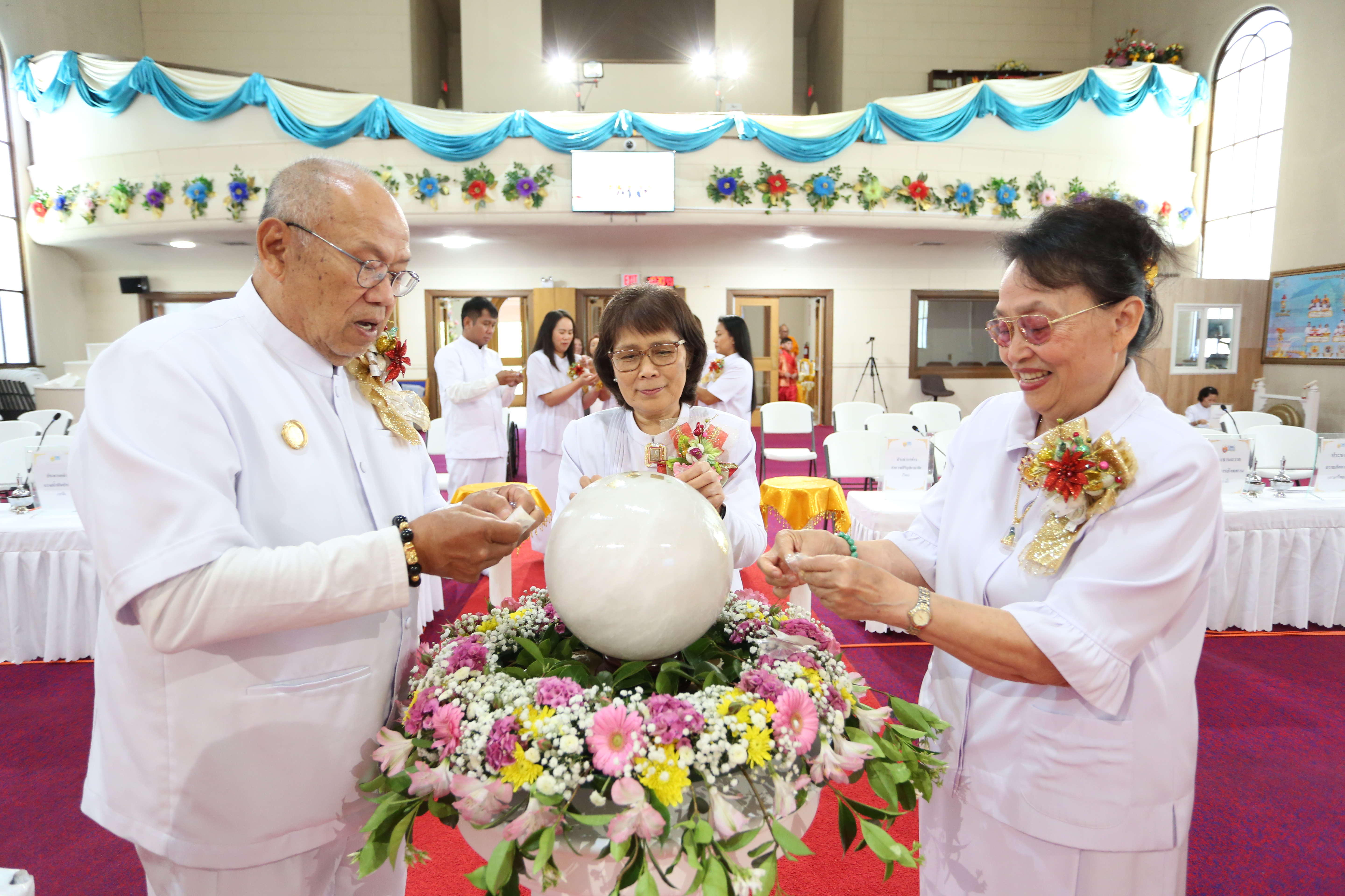 วัดพระธรรมกายออเรกอน จัดพิธีสมโภชดวงแก้วบรมจักรพรรดิรัตนอนันต์ ออเรกอน