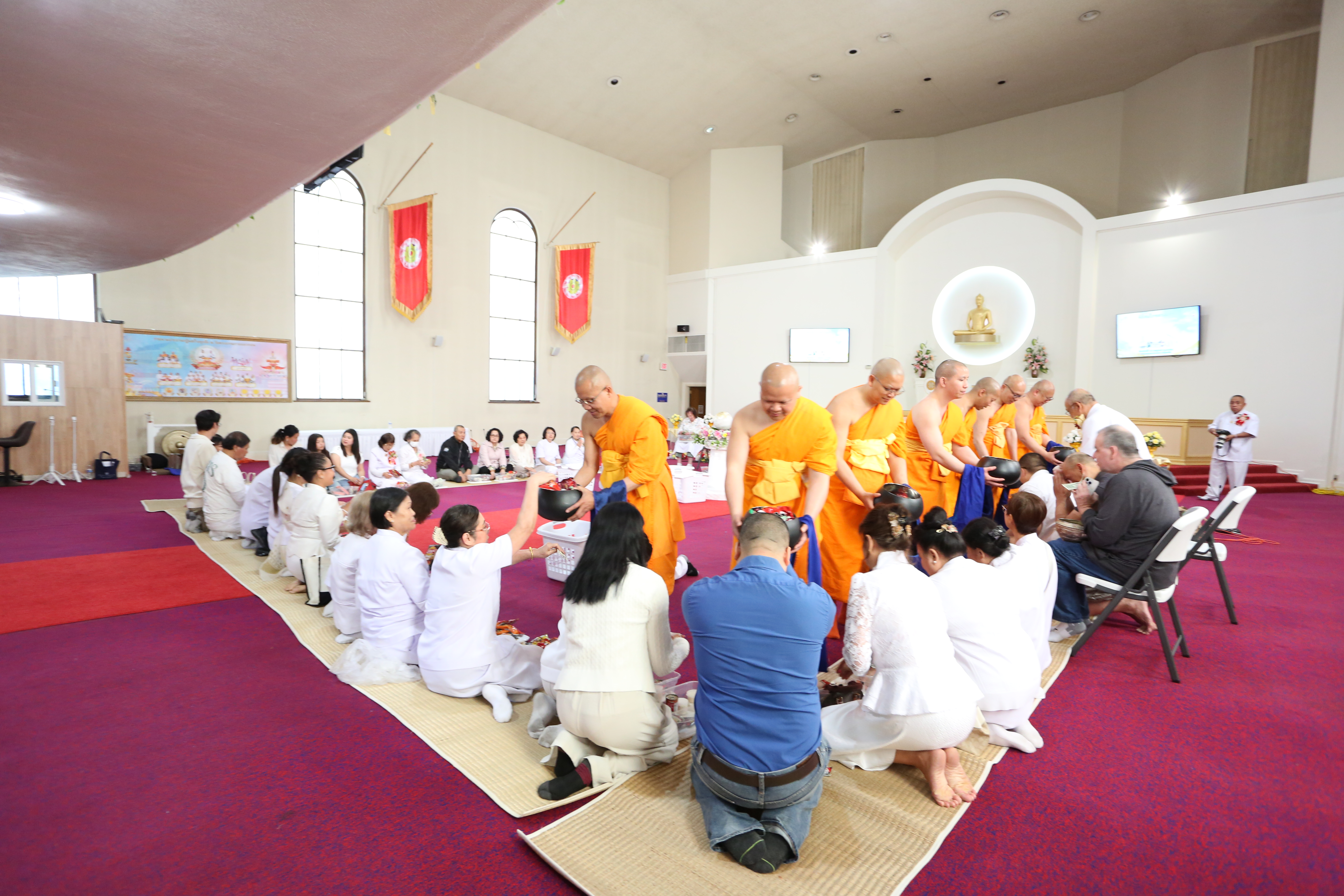 วัดพระธรรมกายออเรกอน จัดพิธีสมโภชดวงแก้วบรมจักรพรรดิรัตนอนันต์ ออเรกอน