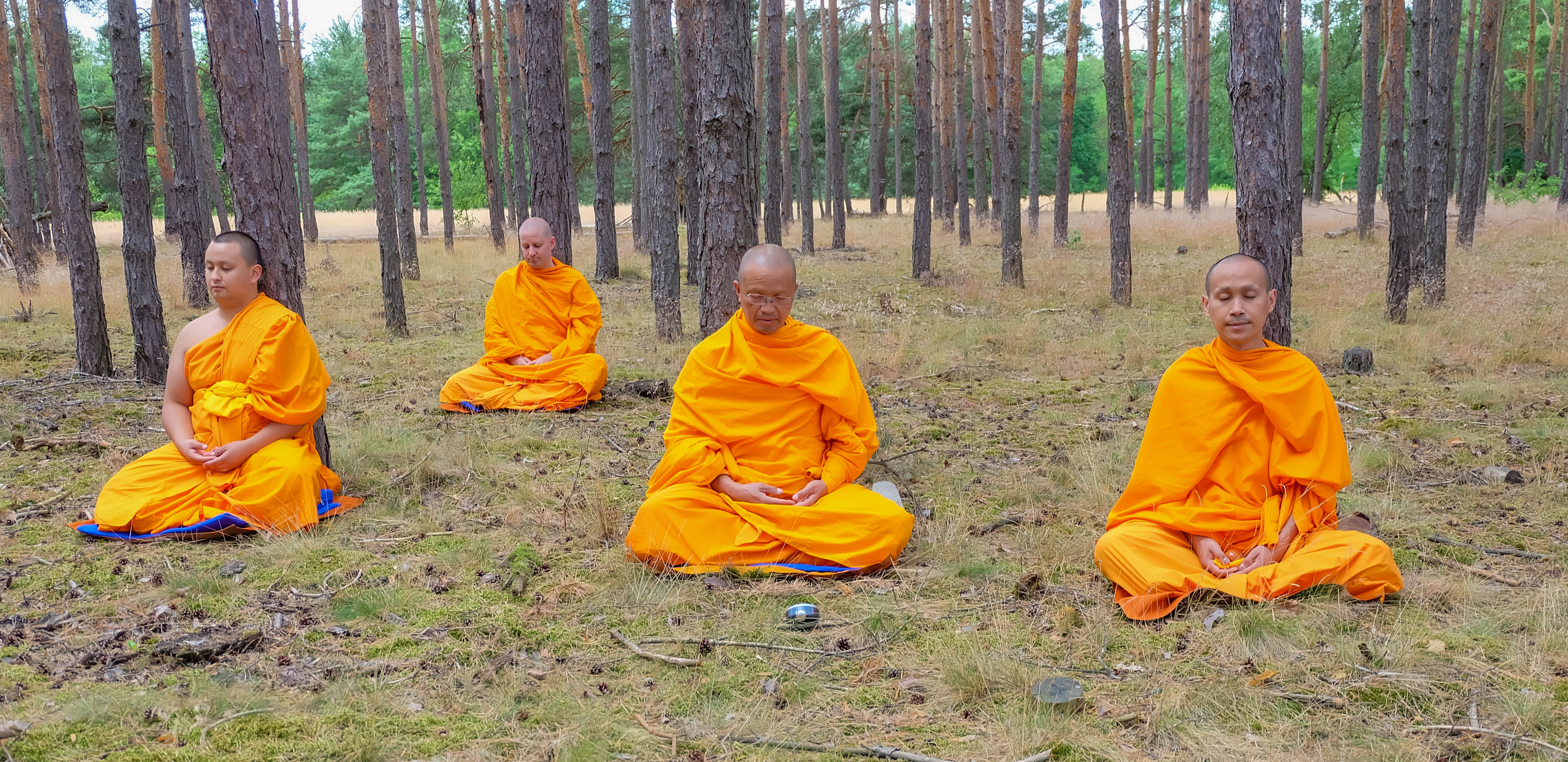 วัดพระธรรมกายเบอร์ลิน จัดปฏิบัติธรรมแก่ชาวท้องถิ่น