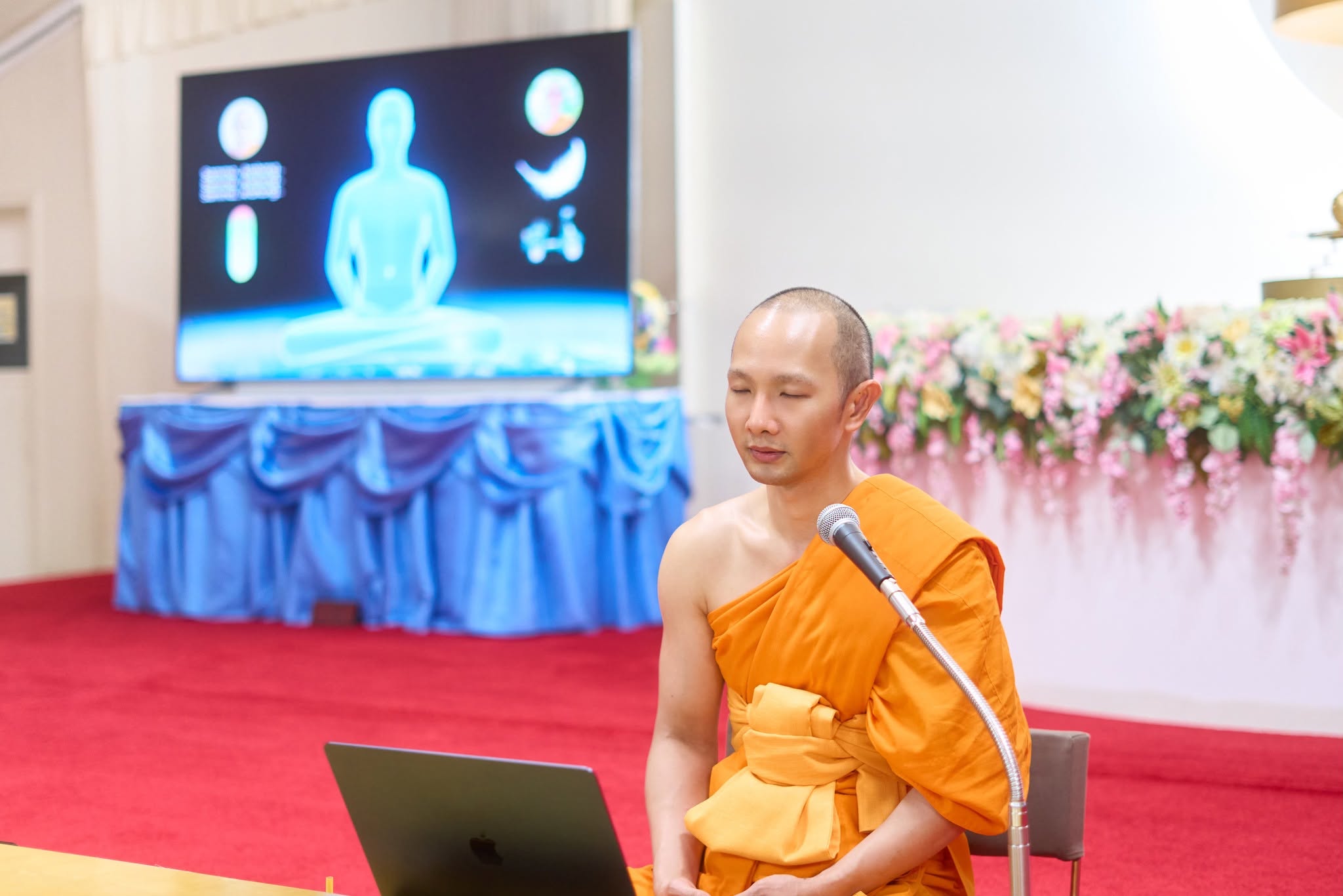 คลาสพระพุทธศาสนาและคลาสสมาธิ ณ วัดพระธรรมกายเท็กซัส