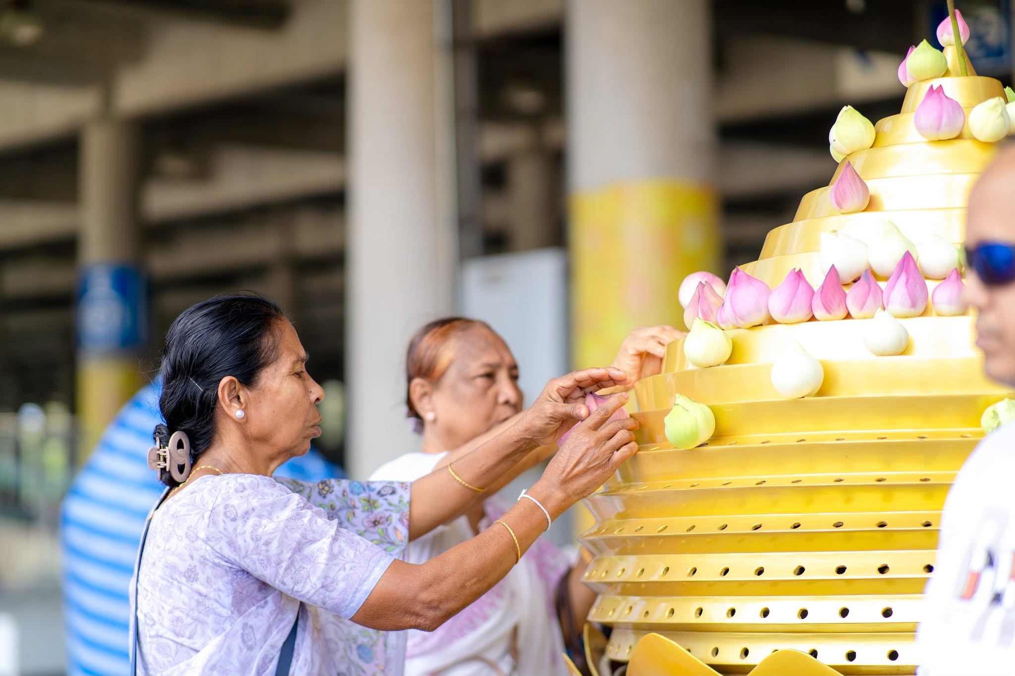 ชาวบังกลาเทศ เดินทางมาเยี่ยมวัดพระธรรมกาย จังหวัดปทุมธานี