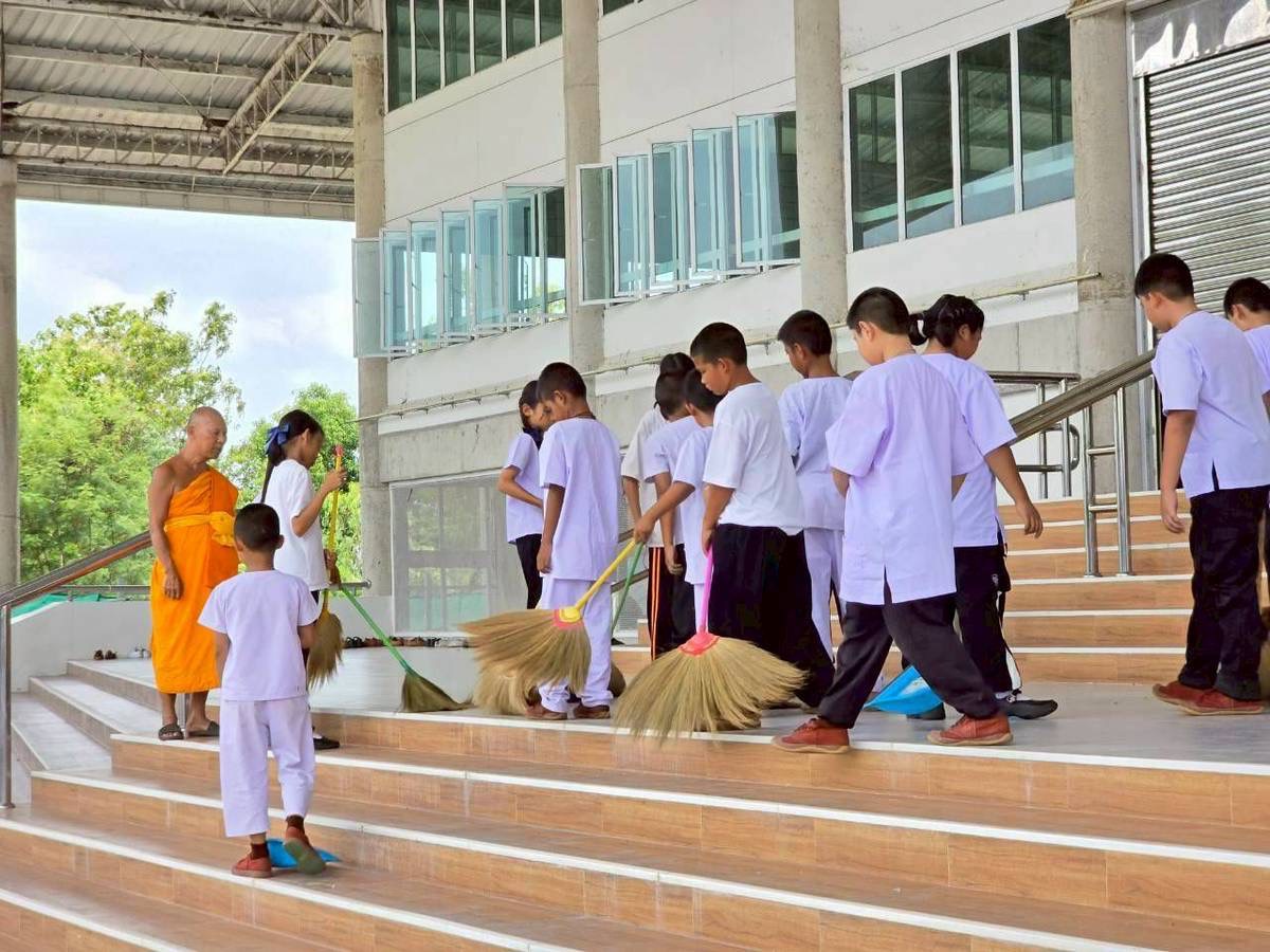โครงการค่ายปฏิบัติธรรมเฉลิมพระเกียรติ ณ ธุดงคสถานนครสวรรค์