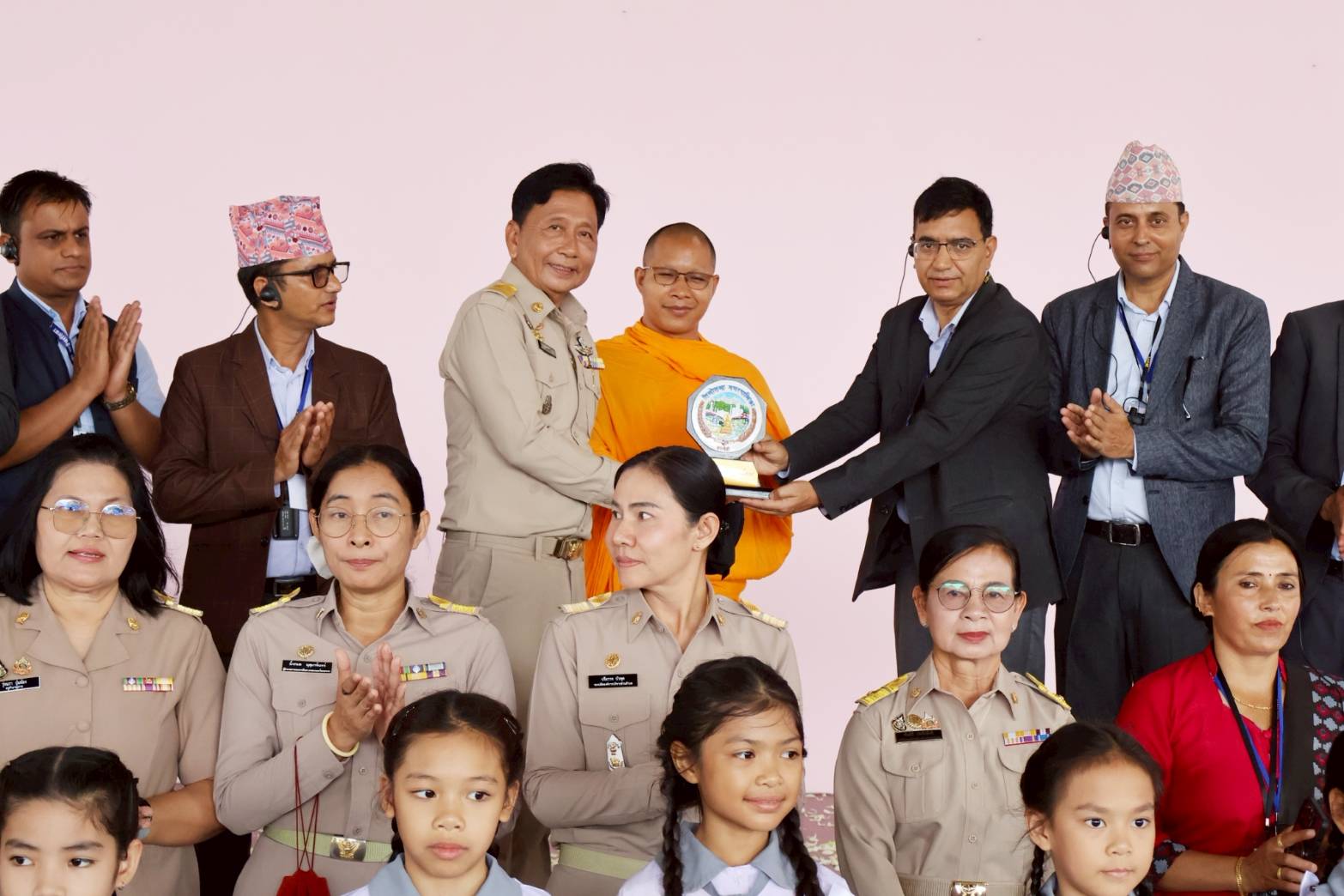 องค์การบริหารส่วนตำบลคลองสาม ต้อนรับคณะผู้บริหารและครูเนปาล มาศึกษาดูงานแลกเปลี่ยนนวัตกรรมการศึกษาไทย