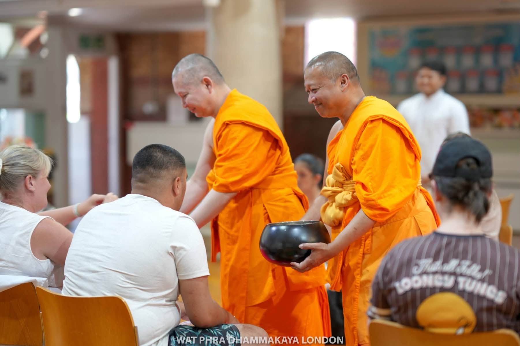 นักเรียนโรงเรียน Halow มาเรียนรู้พระพุทธศาสนาและฝึกสมาธิ ณ วัดพระธรรมกายลอนดอน