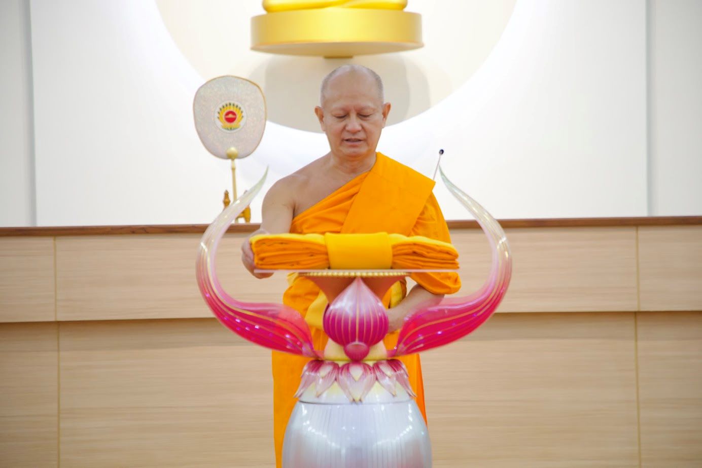ศูนย์ปฏิบัติธรรมน้ำใสใจสว่าง จัดพิธีทอดผ้าป่าสถาปนาอาคารโรงครัวและหอฉันคุณยายอาจารย์ฯ