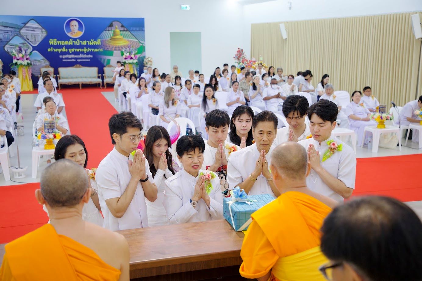 ศูนย์ปฏิบัติธรรมน้ำใสใจสว่าง จัดพิธีทอดผ้าป่าสถาปนาอาคารโรงครัวและหอฉันคุณยายอาจารย์ฯ