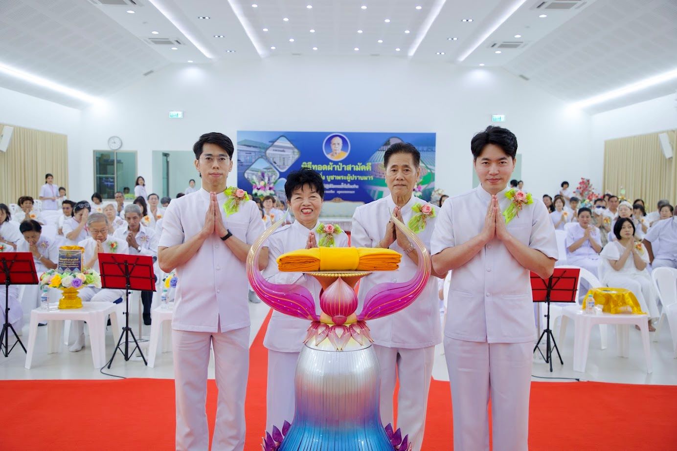 ศูนย์ปฏิบัติธรรมน้ำใสใจสว่าง จัดพิธีทอดผ้าป่าสถาปนาอาคารโรงครัวและหอฉันคุณยายอาจารย์ฯ