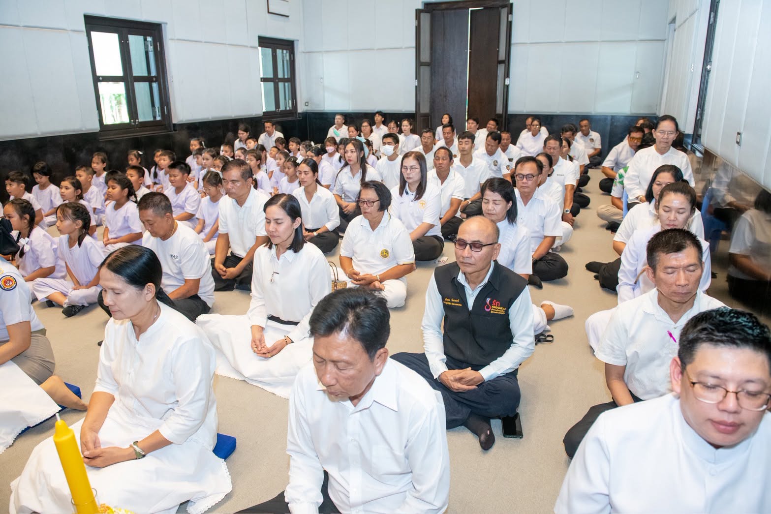 นายอำเภอคลองหลวง นำเยาวชนถวายเทียนพรรษา ณ วัดพระธรรมกาย