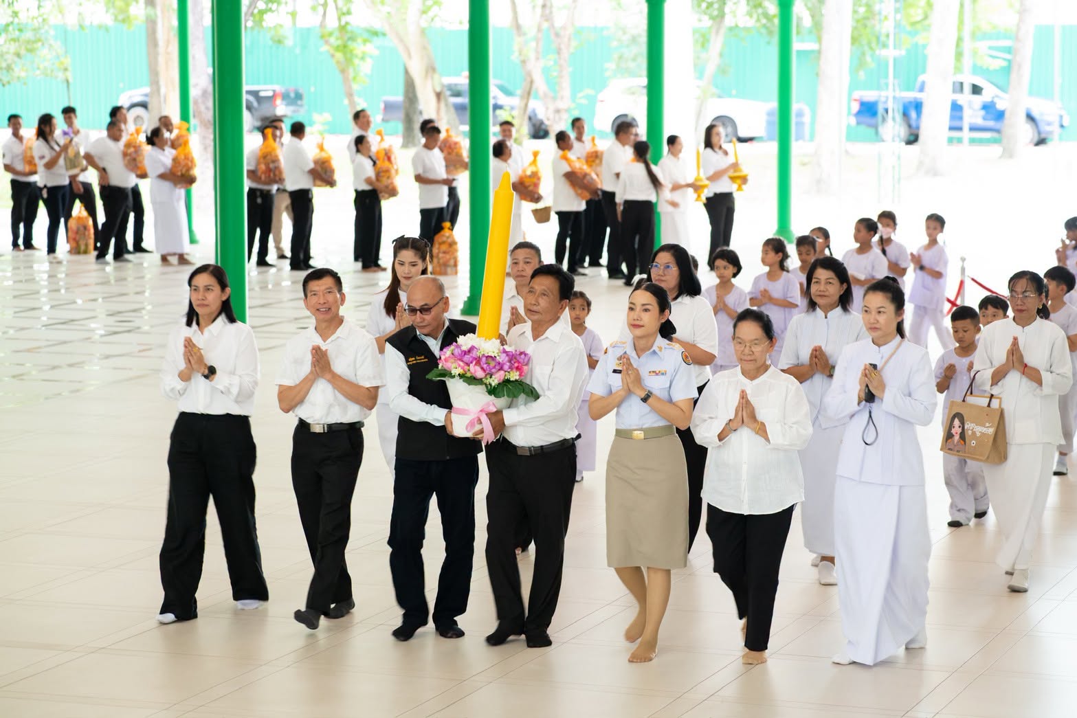นายอำเภอคลองหลวง นำเยาวชนถวายเทียนพรรษา ณ วัดพระธรรมกาย