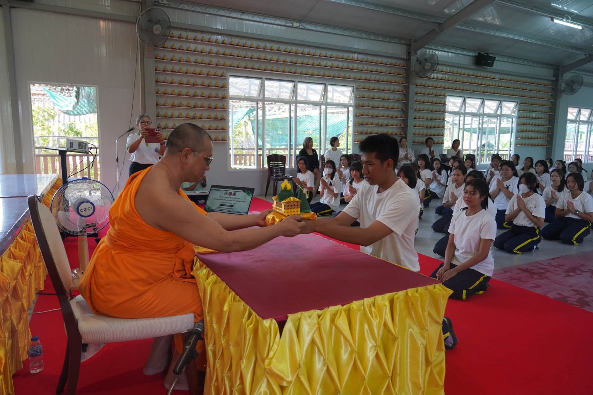 โรงเรียนนราธิวาส ร่วมกับ ศูนย์อบรมเยาวชนเมืองนราธิวาส จัดค่ายคุณธรรมจริยธรรม