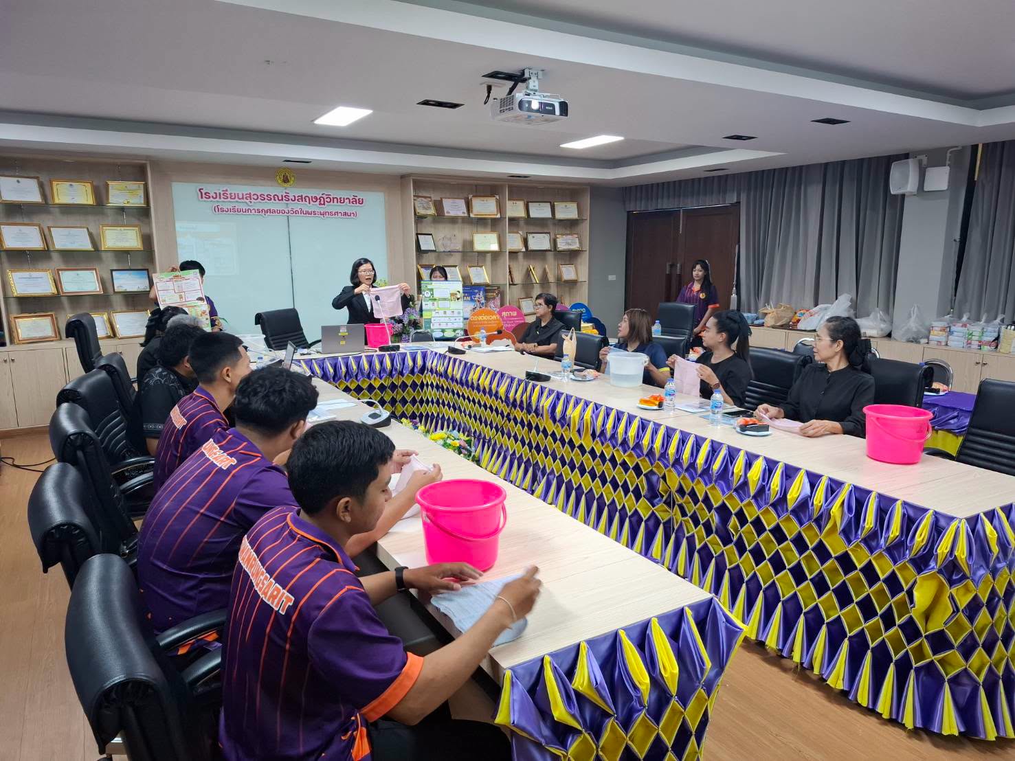 ชมรมพุทธศาสตร์สากล จัดงานปฐมนิเทศโครงการฟื้นฟูศีลธรรมโลก ครั้งที่ 19 จังหวัดเพชรบุรี