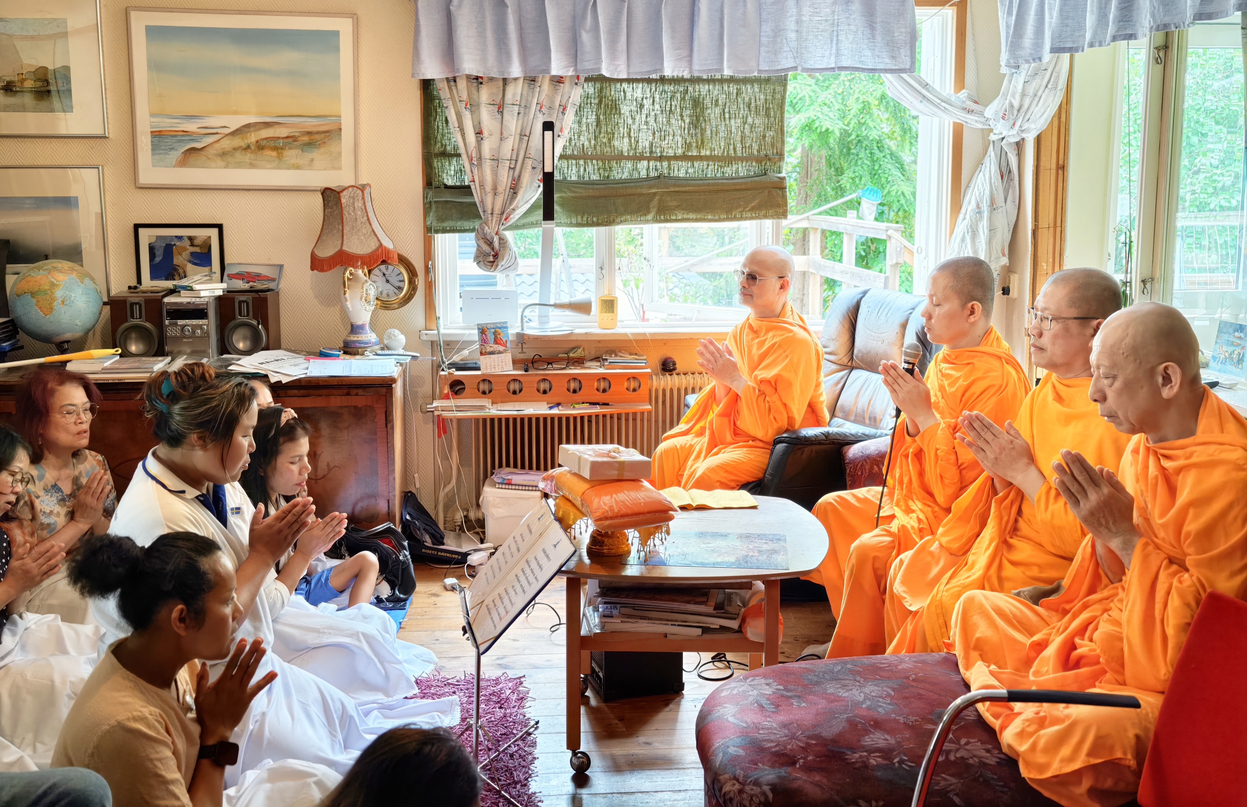 คณะสงฆ์วัดพระธรรมกายสตอกโฮล์ม จัดปฏิบัติธรรมบ้านกัลยาณมิตร