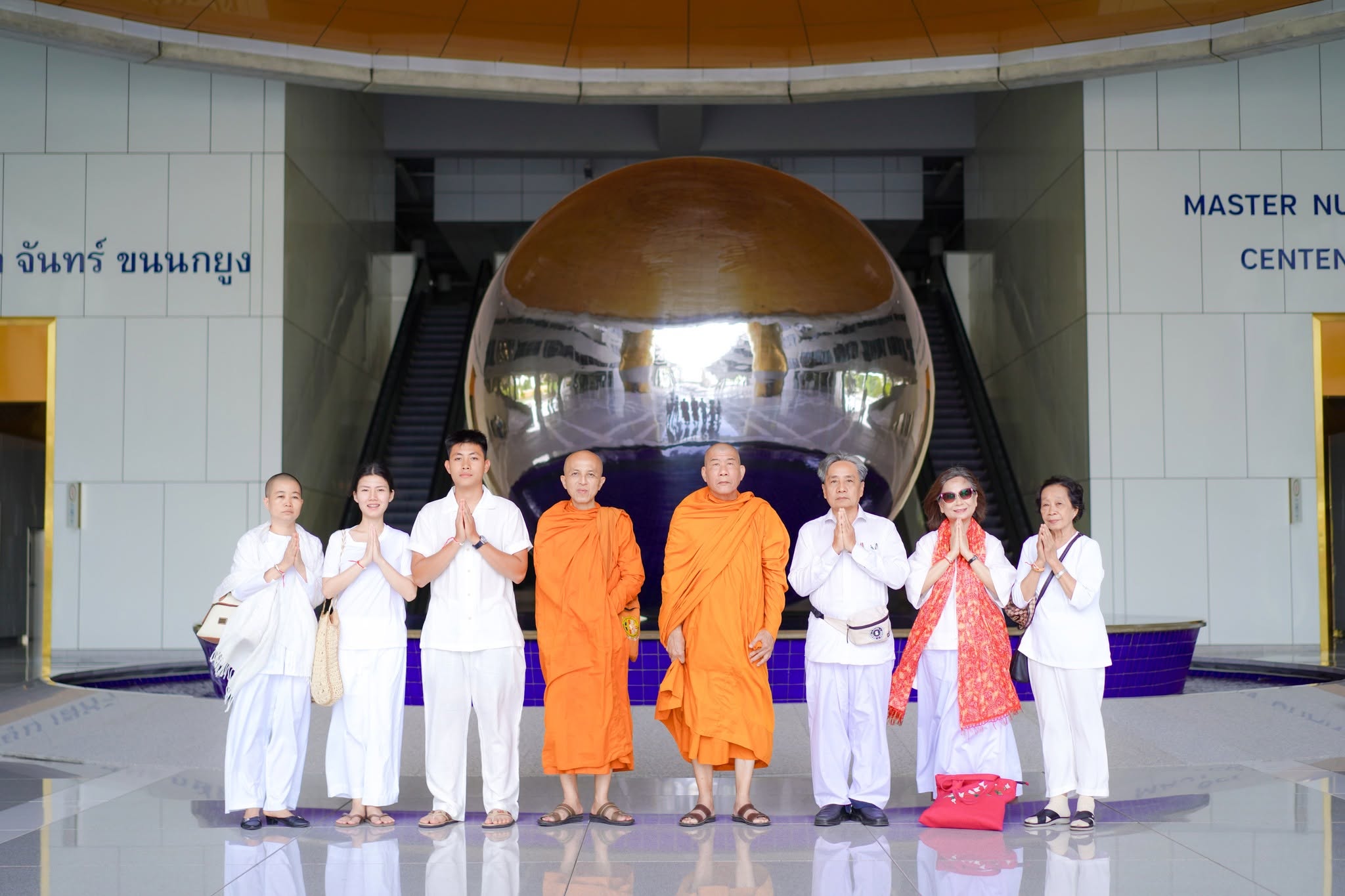 คณะผู้แสวงบุญชาวเวียดนาม เดินทางมาเยี่ยมชมวัดพระธรรมกาย