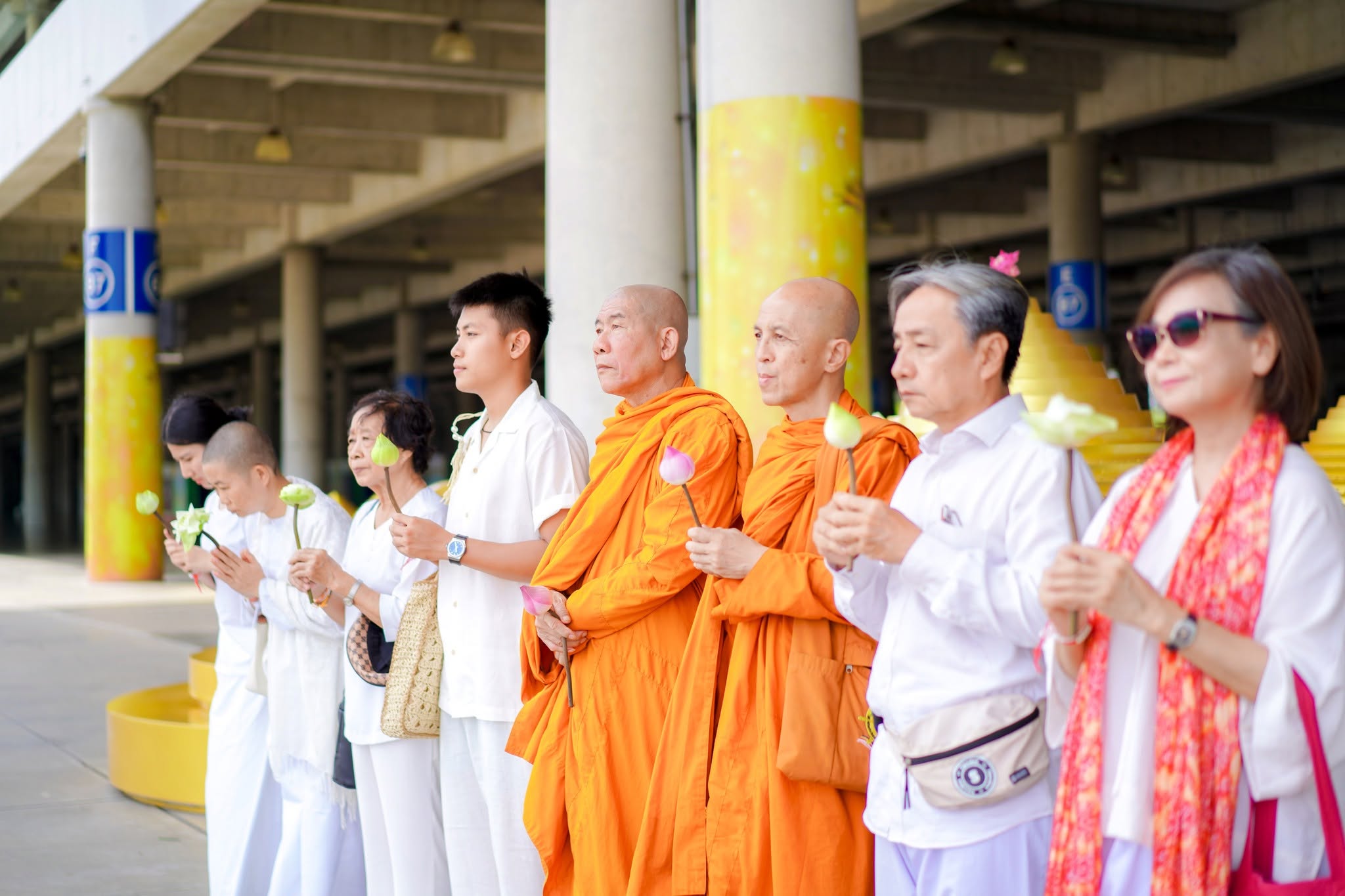 คณะผู้แสวงบุญชาวเวียดนาม เดินทางมาเยี่ยมชมวัดพระธรรมกาย