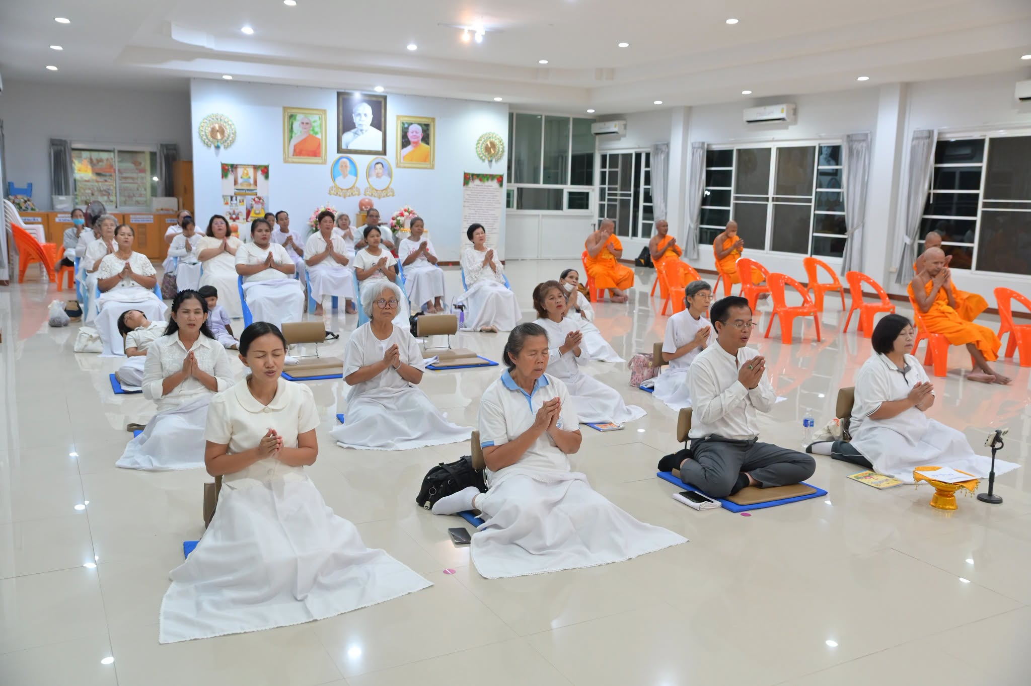 ศูนย์ปฏิบัติธรรมพนมสารคาม จัดปฏิบัติธรรมประจำสัปดาห์ โครงการหมู่บ้านรักษาศีล 5