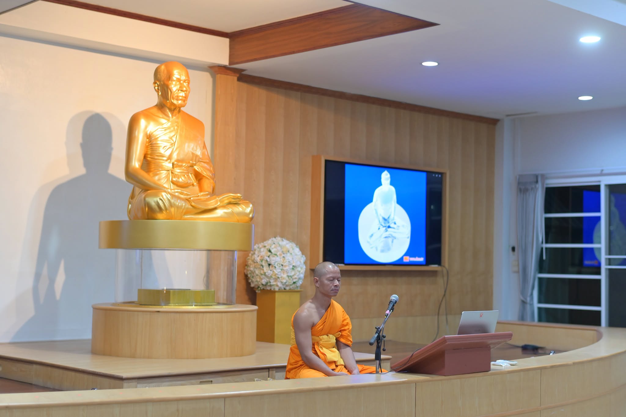 ศูนย์ปฏิบัติธรรมพนมสารคาม จัดปฏิบัติธรรมประจำสัปดาห์ โครงการหมู่บ้านรักษาศีล 5