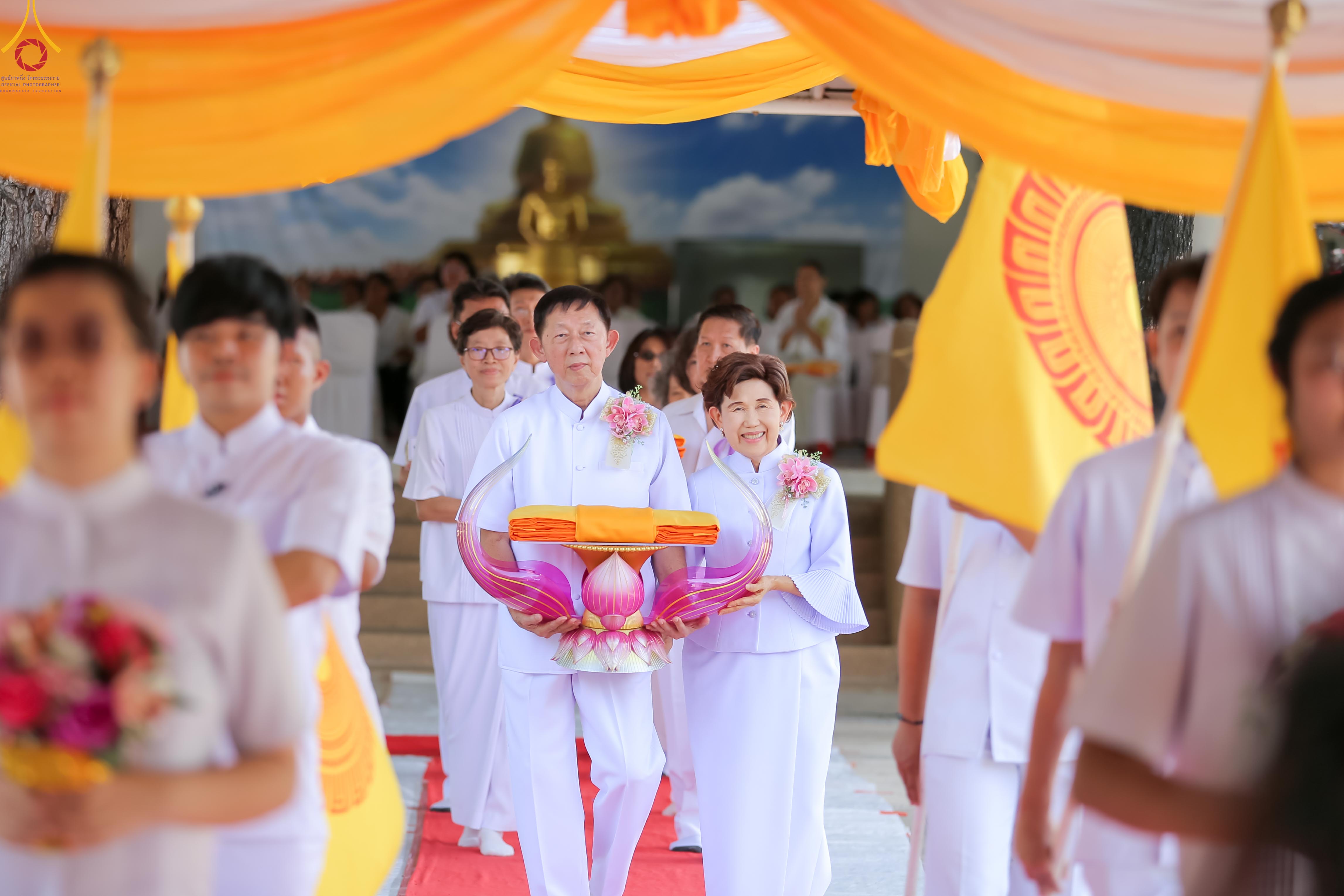 พิธีทอดผ้าป่าและพิธีตอกเสาเข็มต้นสุดท้าย สร้างองค์พระเจดีย์เพื่อสร้างสันติภาพโลก ณ ธุดงคสถานพัฒนานิคม