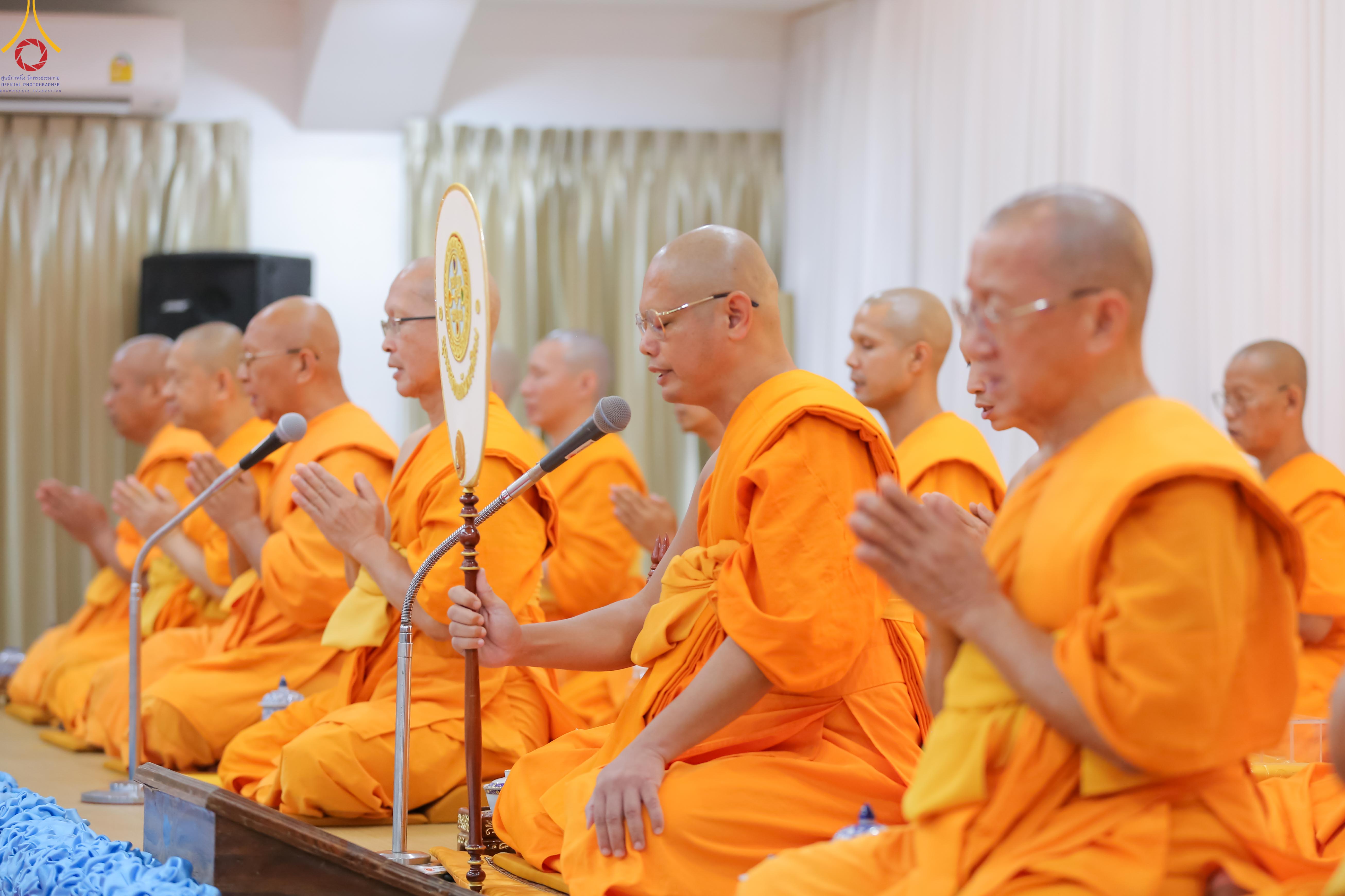พิธีทอดผ้าป่าและพิธีตอกเสาเข็มต้นสุดท้าย สร้างองค์พระเจดีย์เพื่อสร้างสันติภาพโลก ณ ธุดงคสถานพัฒนานิคม