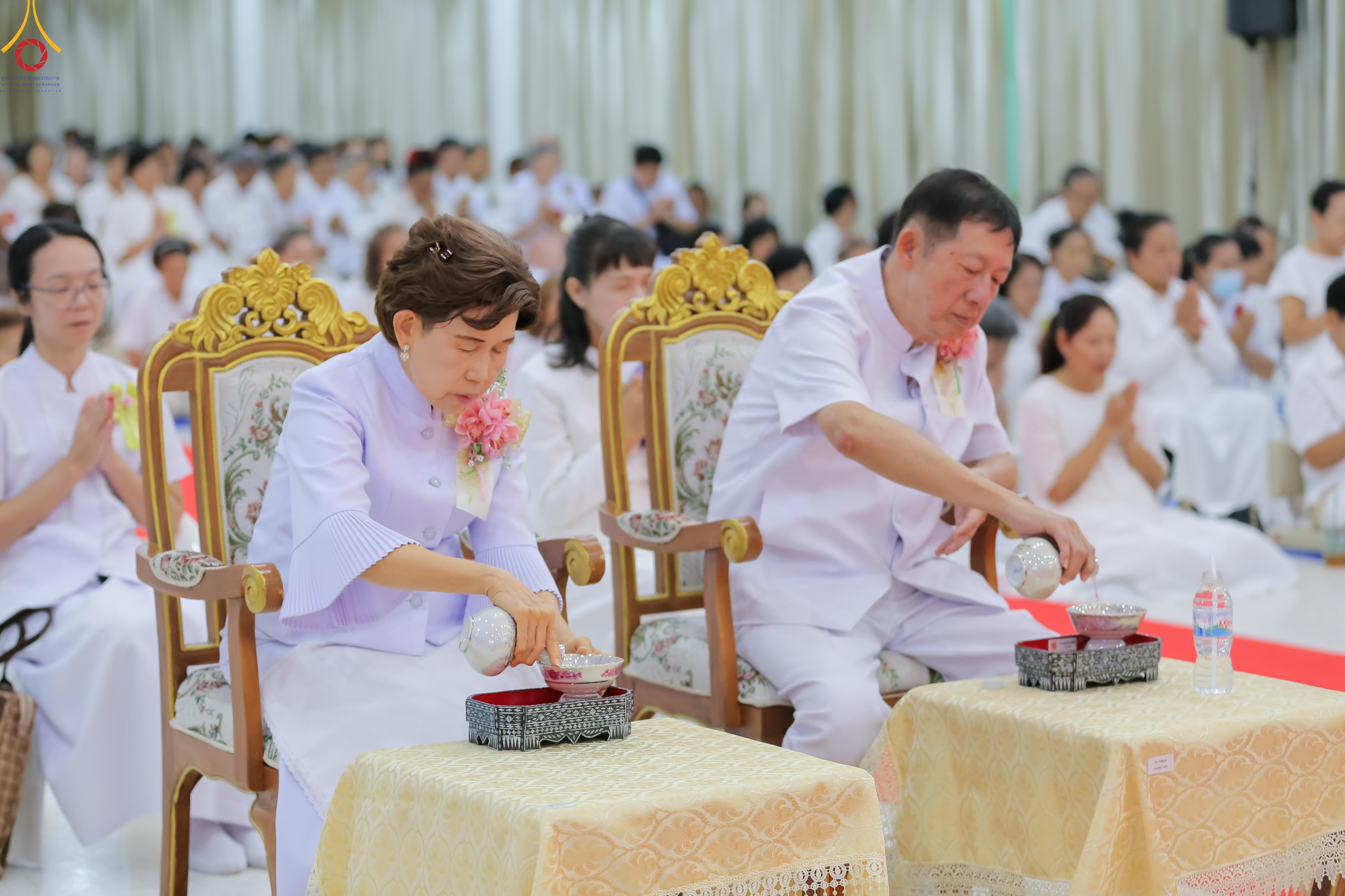 พิธีทอดผ้าป่าและพิธีตอกเสาเข็มต้นสุดท้าย สร้างองค์พระเจดีย์เพื่อสร้างสันติภาพโลก ณ ธุดงคสถานพัฒนานิคม