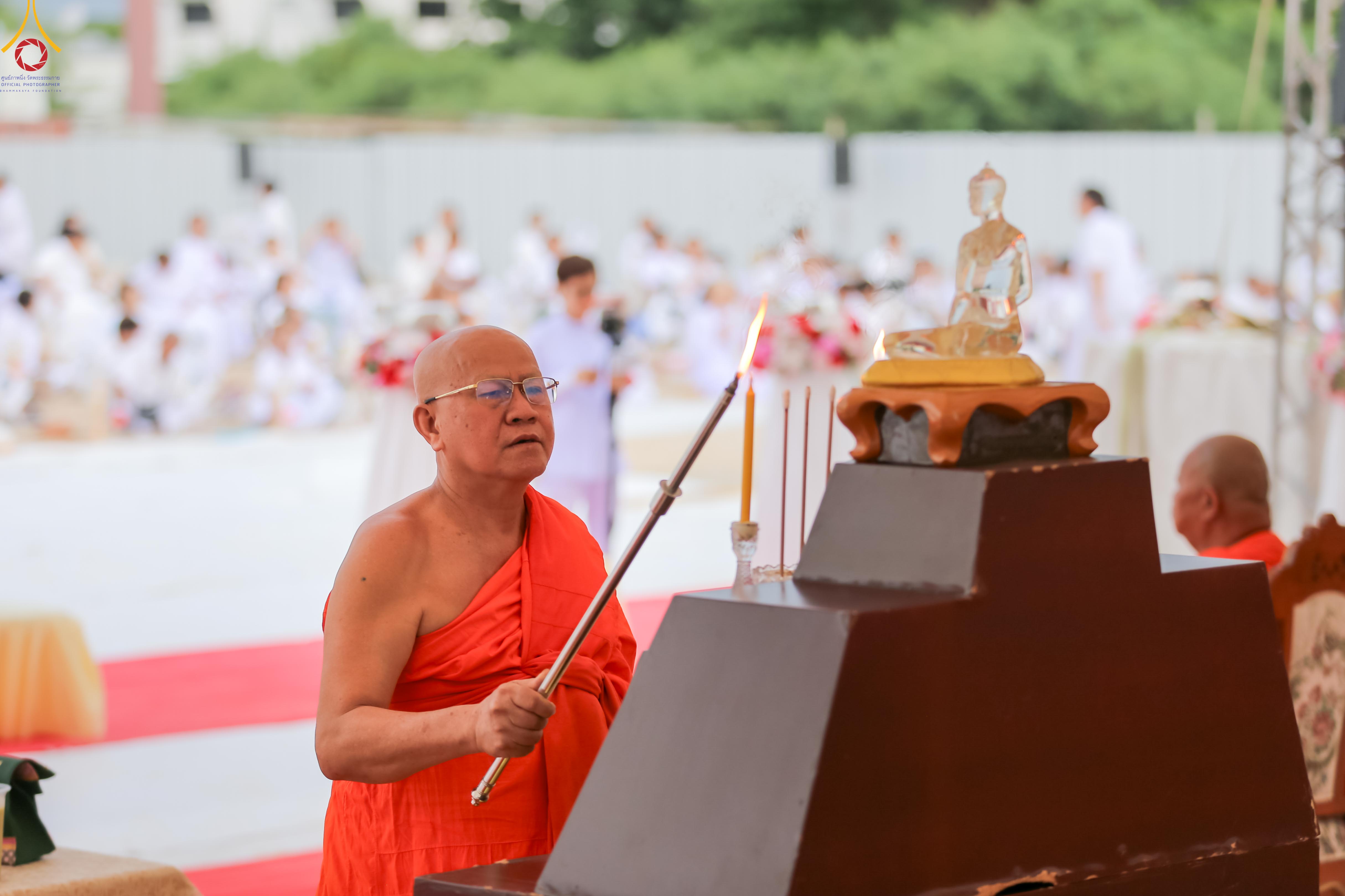 พิธีทอดผ้าป่าและพิธีตอกเสาเข็มต้นสุดท้าย สร้างองค์พระเจดีย์เพื่อสร้างสันติภาพโลก ณ ธุดงคสถานพัฒนานิคม