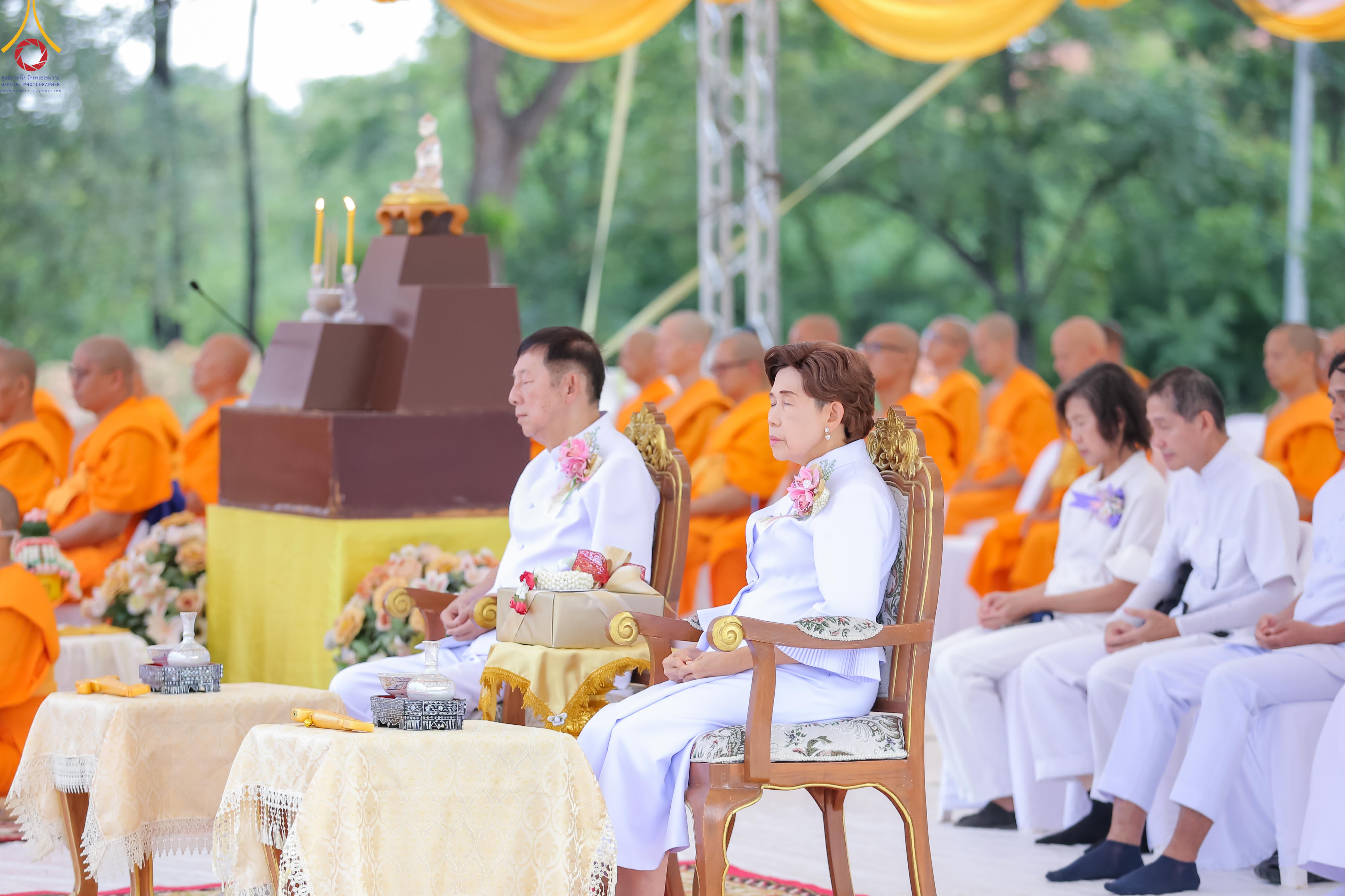 พิธีทอดผ้าป่าและพิธีตอกเสาเข็มต้นสุดท้าย สร้างองค์พระเจดีย์เพื่อสร้างสันติภาพโลก ณ ธุดงคสถานพัฒนานิคม