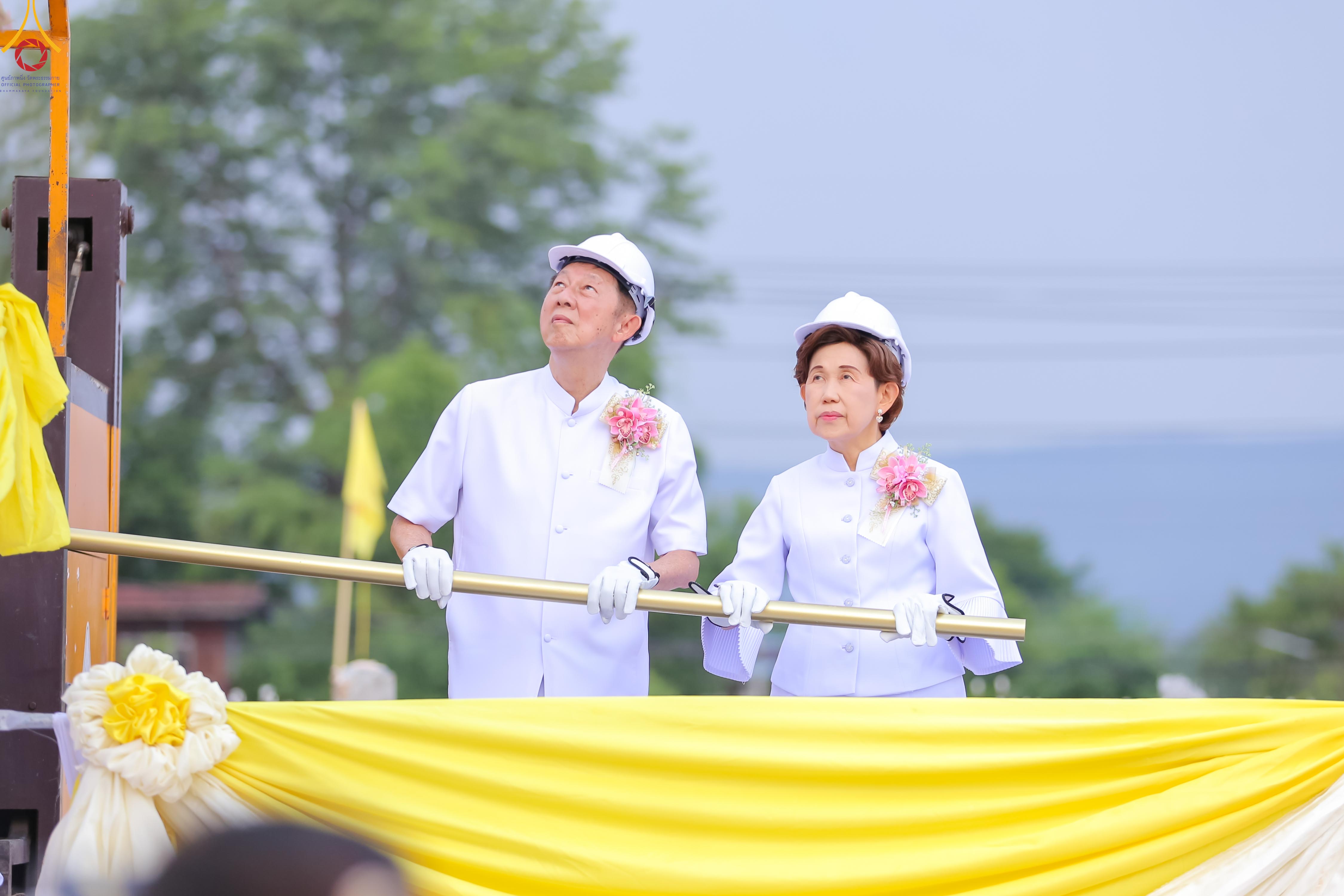 พิธีทอดผ้าป่าและพิธีตอกเสาเข็มต้นสุดท้าย สร้างองค์พระเจดีย์เพื่อสร้างสันติภาพโลก ณ ธุดงคสถานพัฒนานิคม