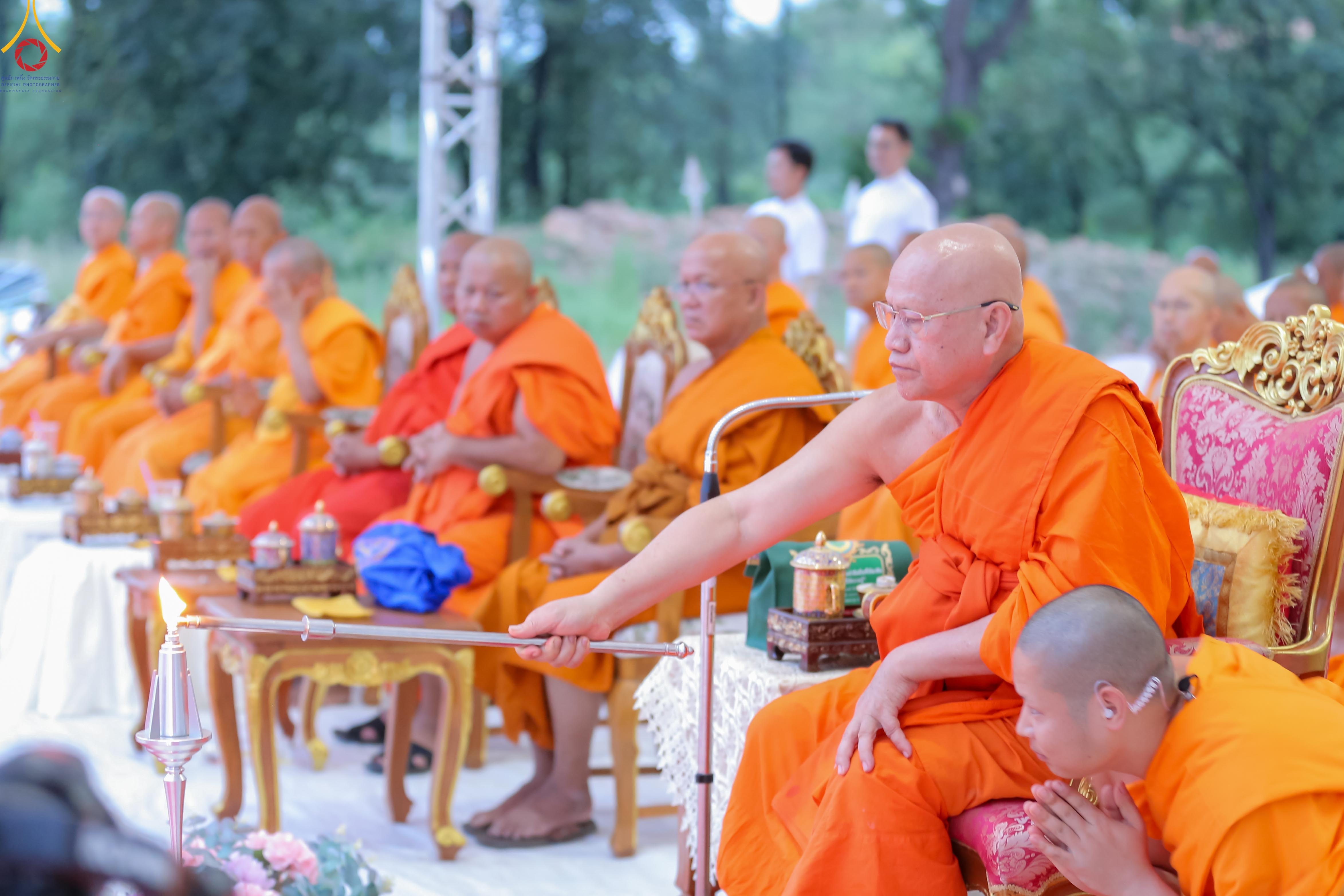 พิธีทอดผ้าป่าและพิธีตอกเสาเข็มต้นสุดท้าย สร้างองค์พระเจดีย์เพื่อสร้างสันติภาพโลก ณ ธุดงคสถานพัฒนานิคม