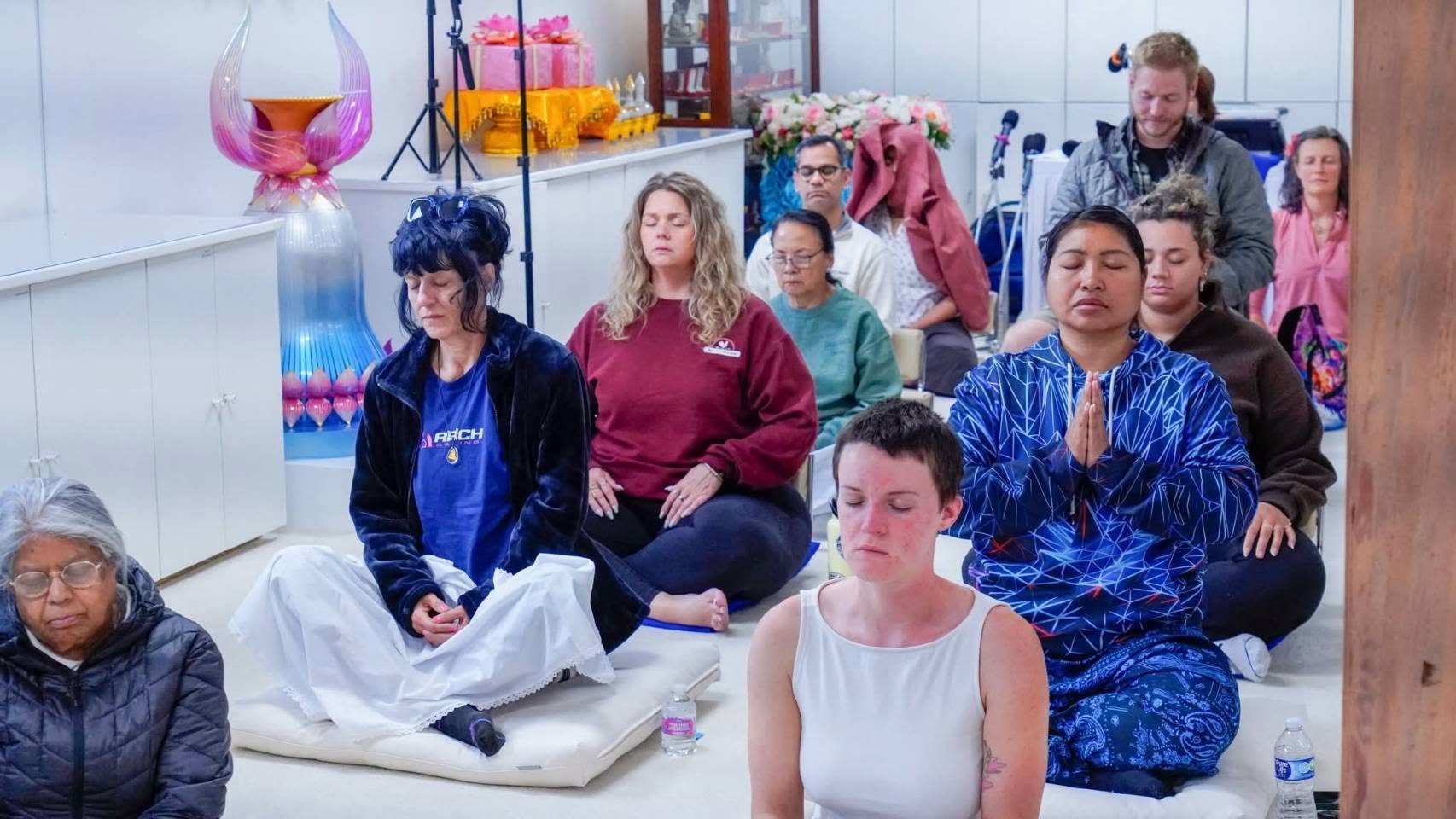“The Full Moon Meditation” of Wat Phra Dhammakaya Seattle