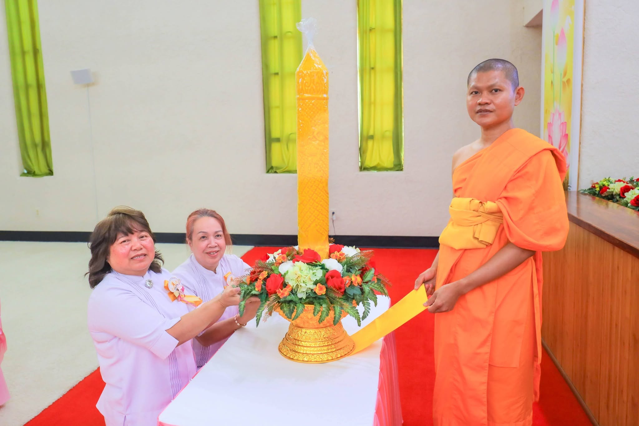 วัดพระธรรมกายแคนซัส จัดงานบุญวันอาทิตย์และถวายเทียนพรรษา