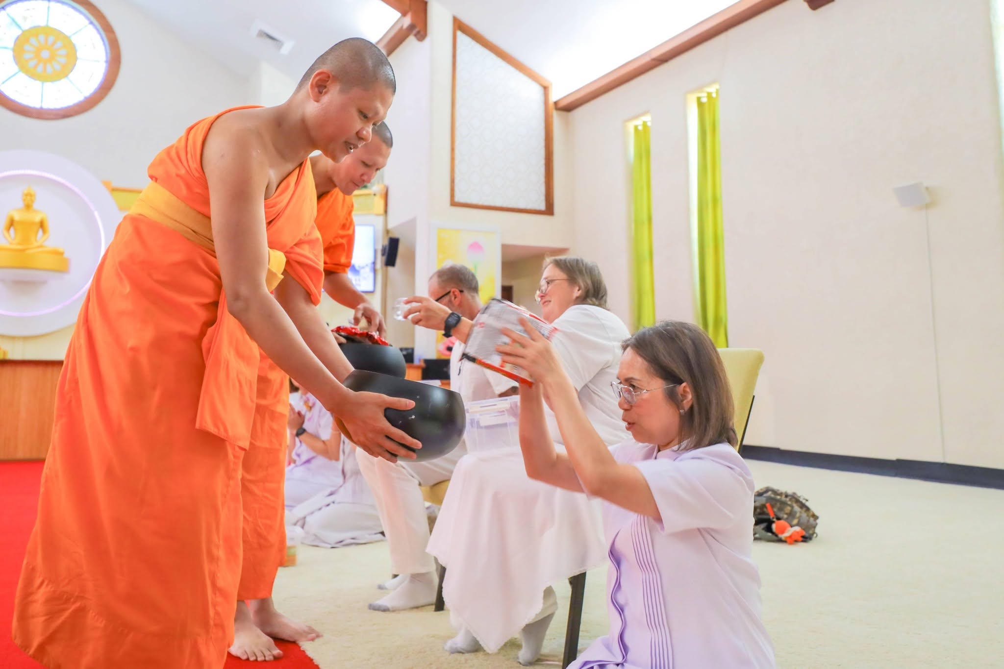 วัดพระธรรมกายแคนซัส จัดงานบุญวันอาทิตย์และถวายเทียนพรรษา