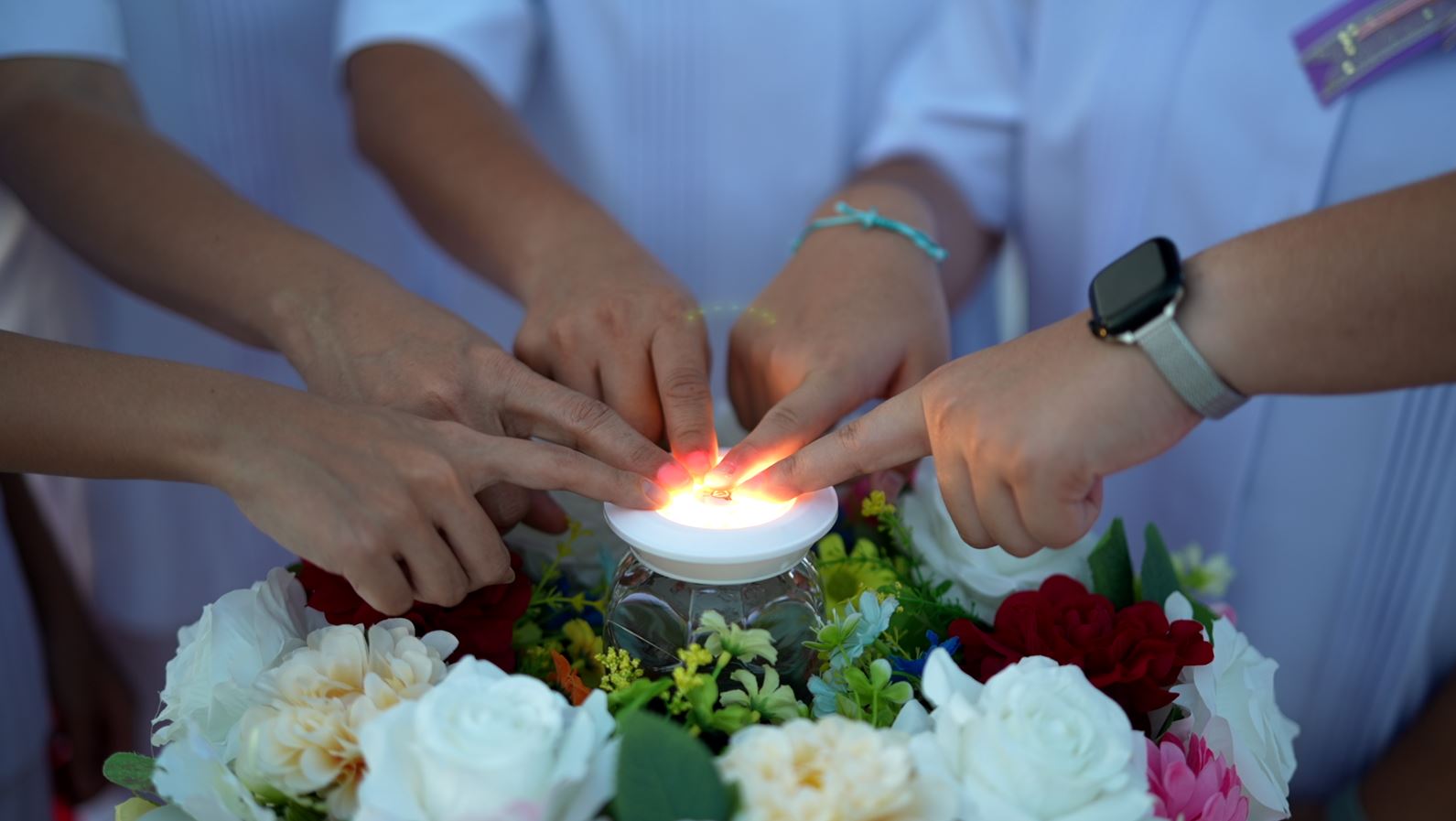 ศูนย์ปฏิบัติธรรมระยอง บ้านช่องลม จัดพิธียกเสามงคลค้ำยอดองค์พระเจดีย์ และจุดประทีปถวายเป็นพุทธบูชา