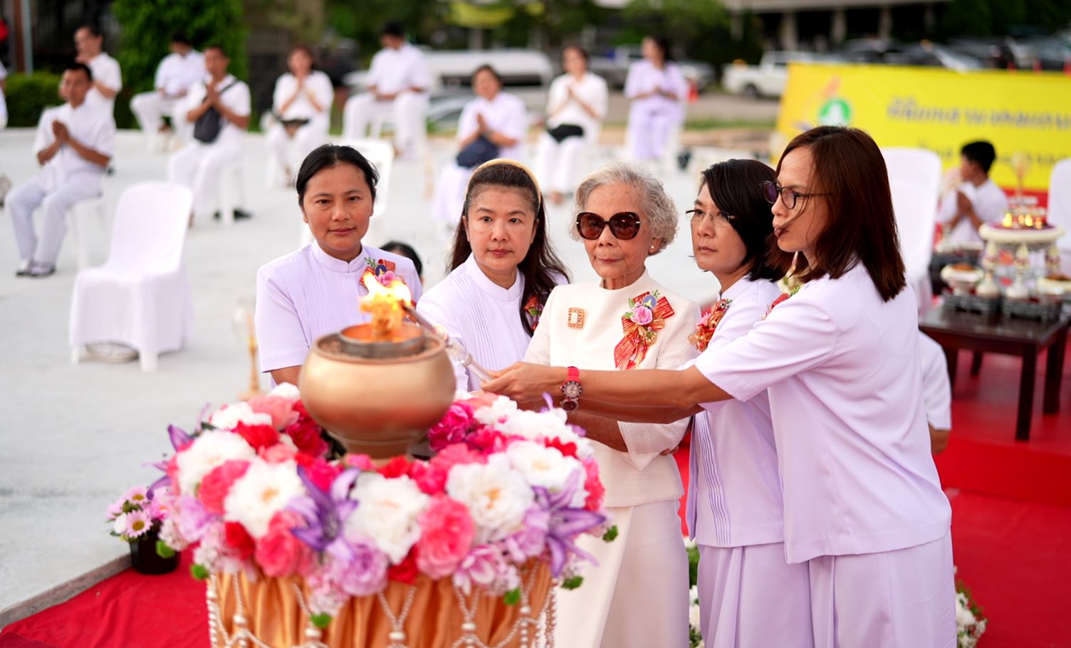 ศูนย์ปฏิบัติธรรมระยอง บ้านช่องลม จัดพิธียกเสามงคลค้ำยอดองค์พระเจดีย์ และจุดประทีปถวายเป็นพุทธบูชา