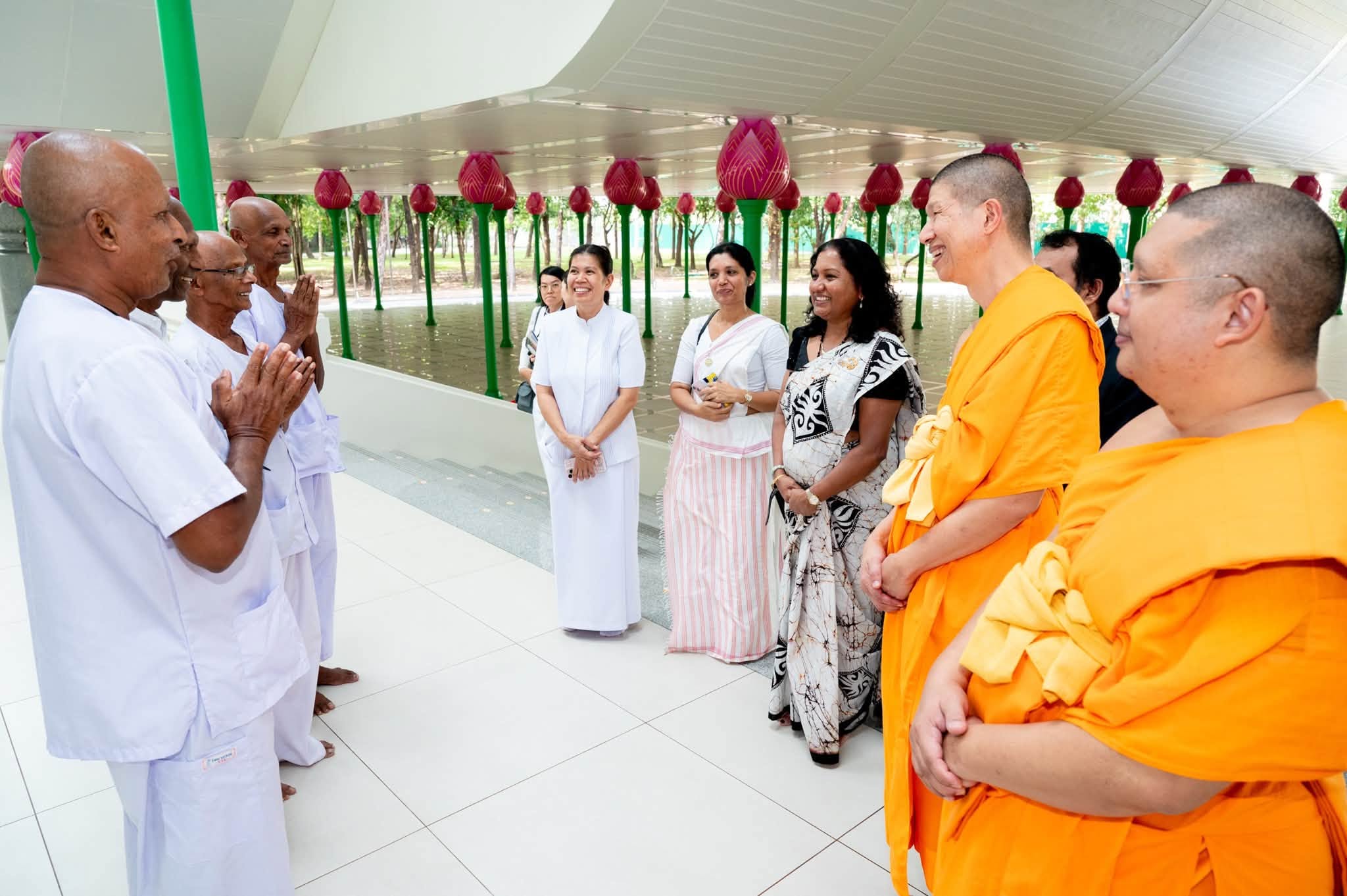 เอกอัครราชทูตศรีลังกาประจำประเทศไทย เข้าเยี่ยมชมวัดพระธรรมกาย