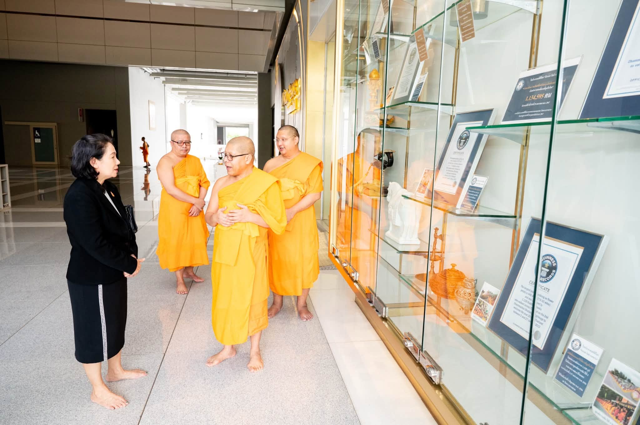 เอกอัครราชทูตศรีลังกาประจำประเทศไทย เข้าเยี่ยมชมวัดพระธรรมกาย