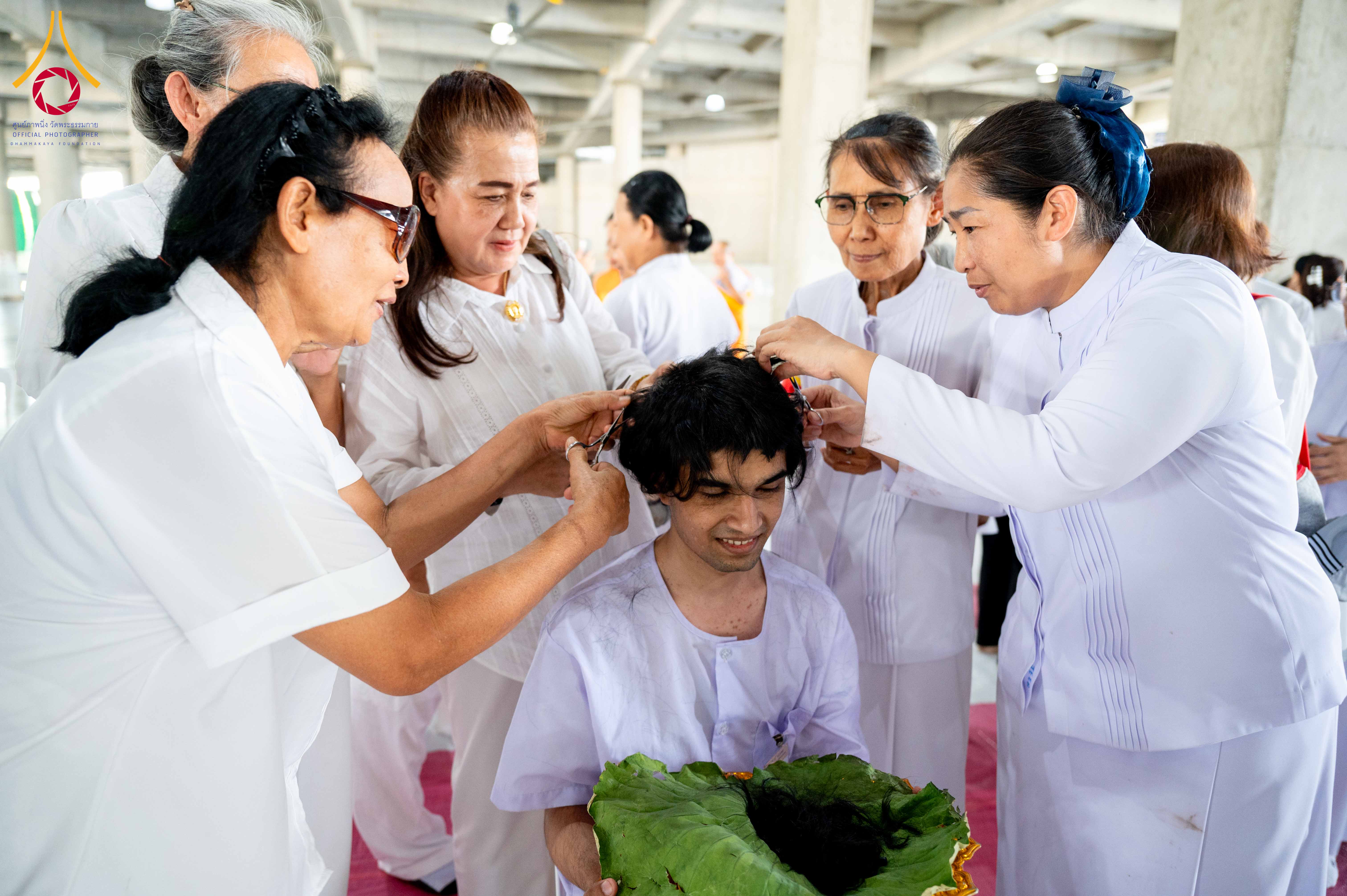 พิธีตัดปอยผมโครงการบวชพระนานาชาติ AEC และ WAB รุ่นที่ 10