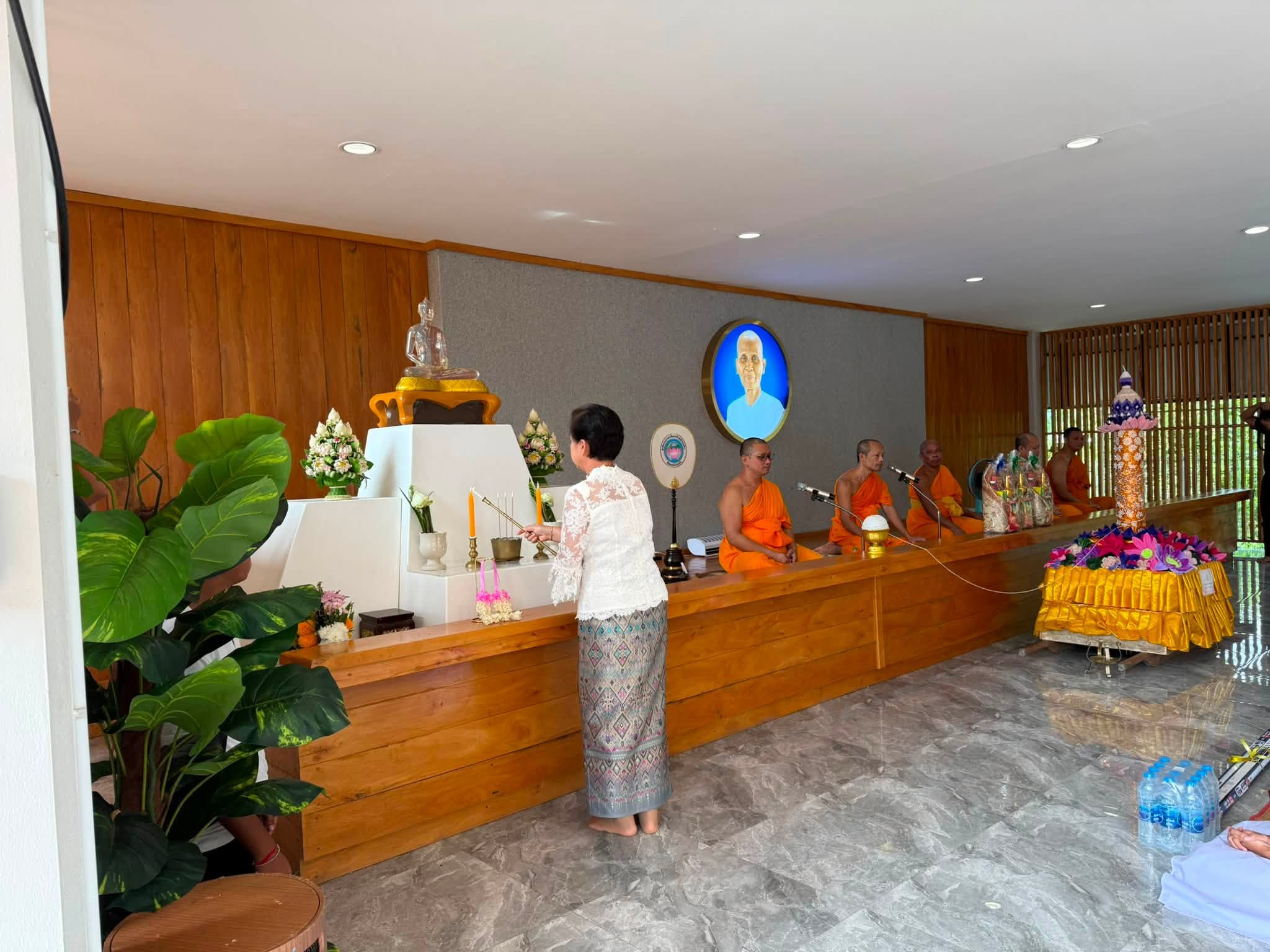 มหาวิทยาลัยนราธิวาสราชนครินทร์ จัดพิธีถวายเทียนพรรษาแด่คณะสงฆ์ที่พักสงฆ์บ้านร่มเย็น