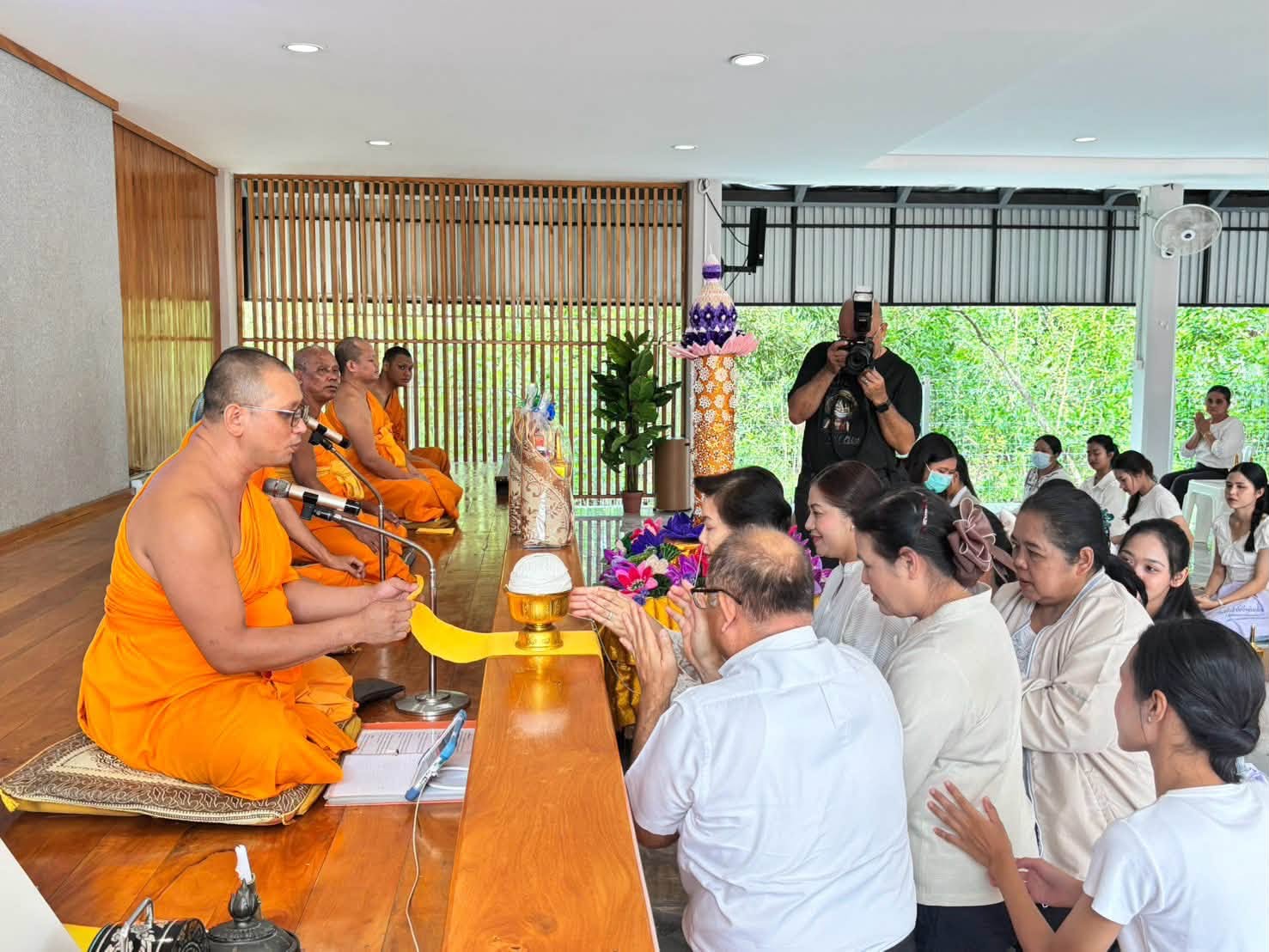 มหาวิทยาลัยนราธิวาสราชนครินทร์ จัดพิธีถวายเทียนพรรษาแด่คณะสงฆ์ที่พักสงฆ์บ้านร่มเย็น