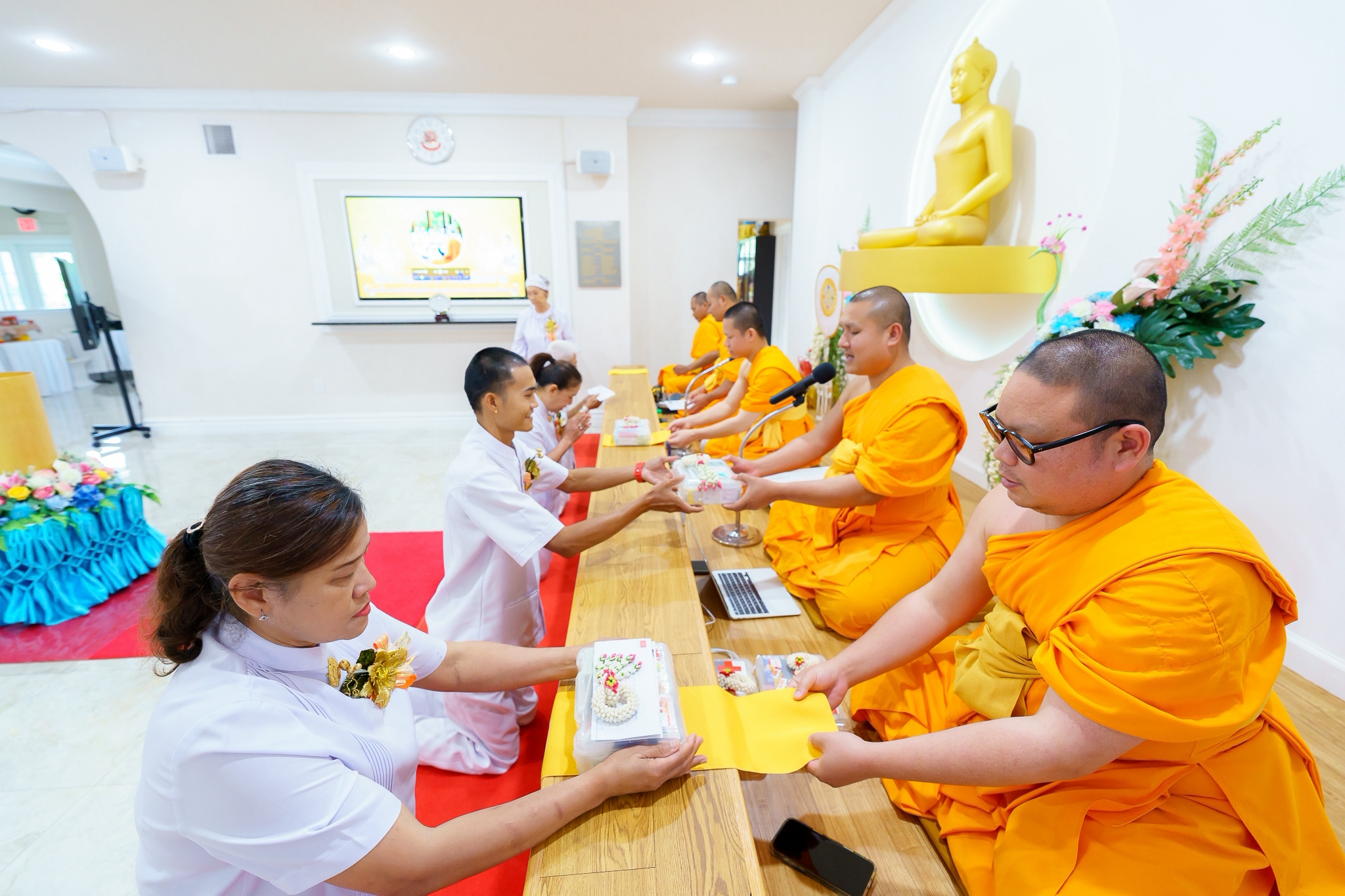วัดพระธรรมกายปาล์มบีช จัดงานบุญวันอาทิตย์ และพิธีหล่อเทียนพรรษา