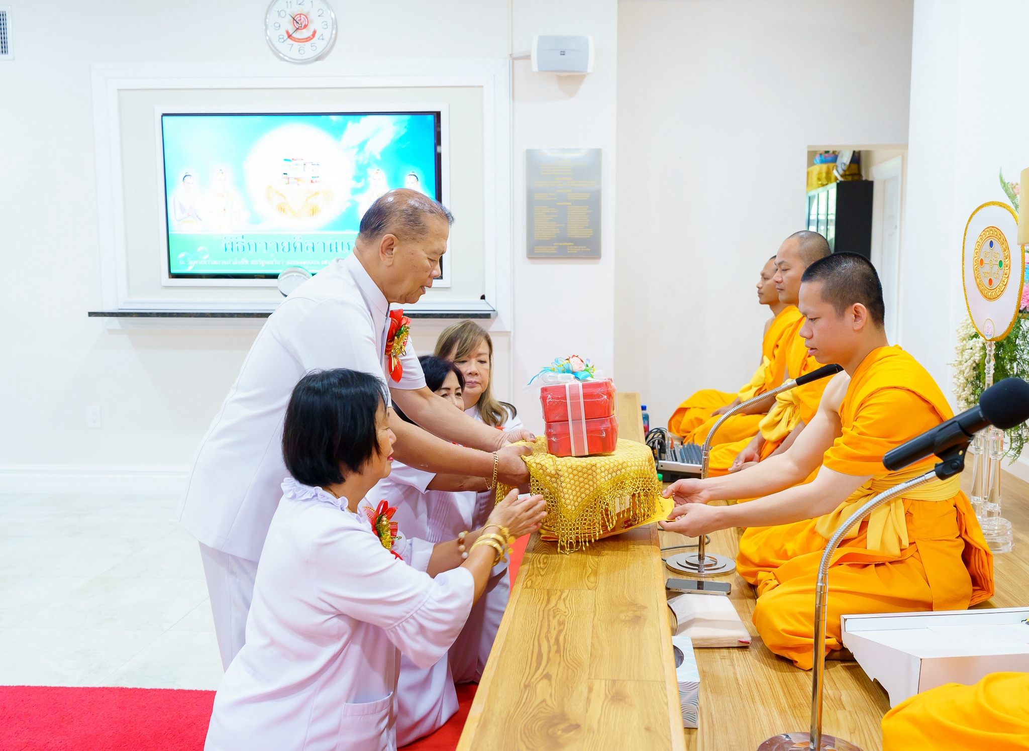 วัดพระธรรมกายปาล์มบีช จัดงานบุญวันอาทิตย์ และพิธีหล่อเทียนพรรษา